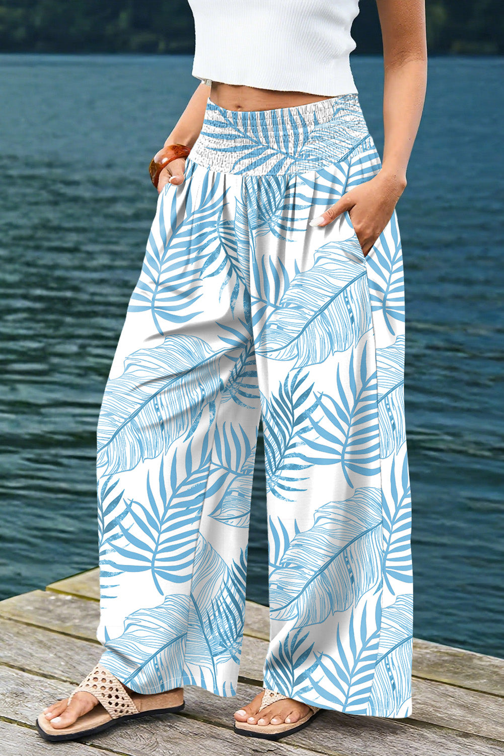 Wide-leg trousers with a tropical print