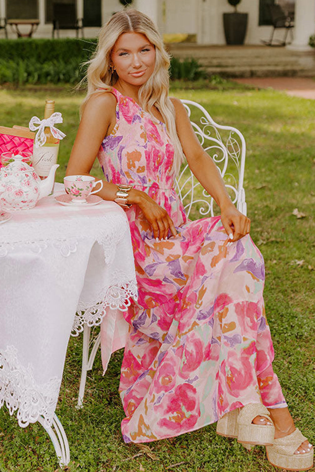 Airy pink one-shoulder Easter dress with floral print Airy pink one-shoulder Easter dress with floral print