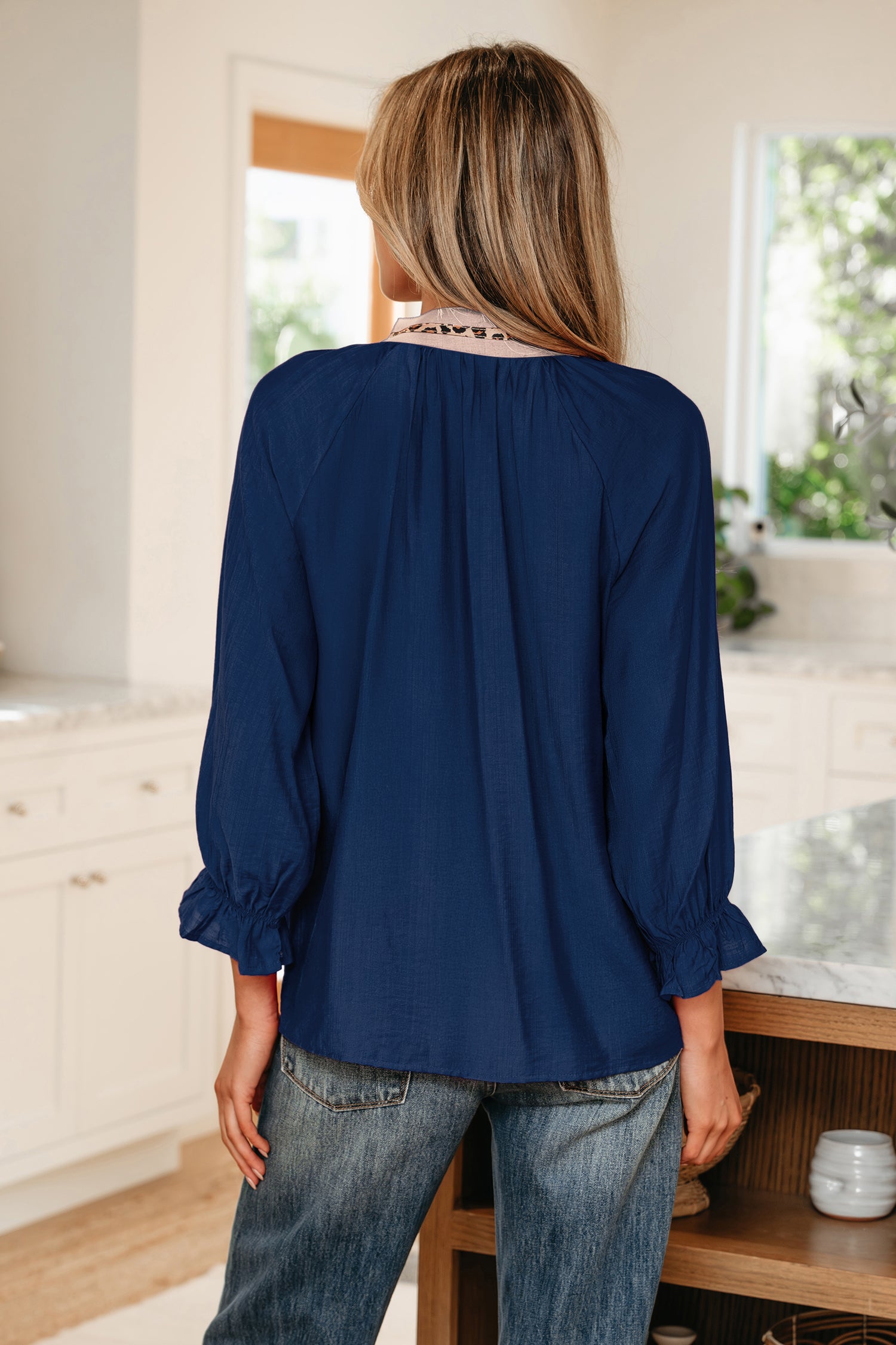 Блуза с V-образно деколте