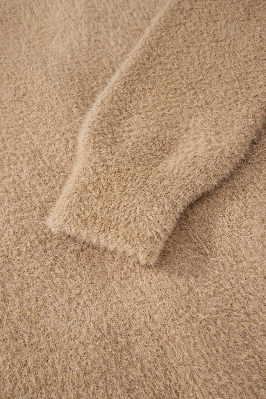 Дълга пухкава жилетка