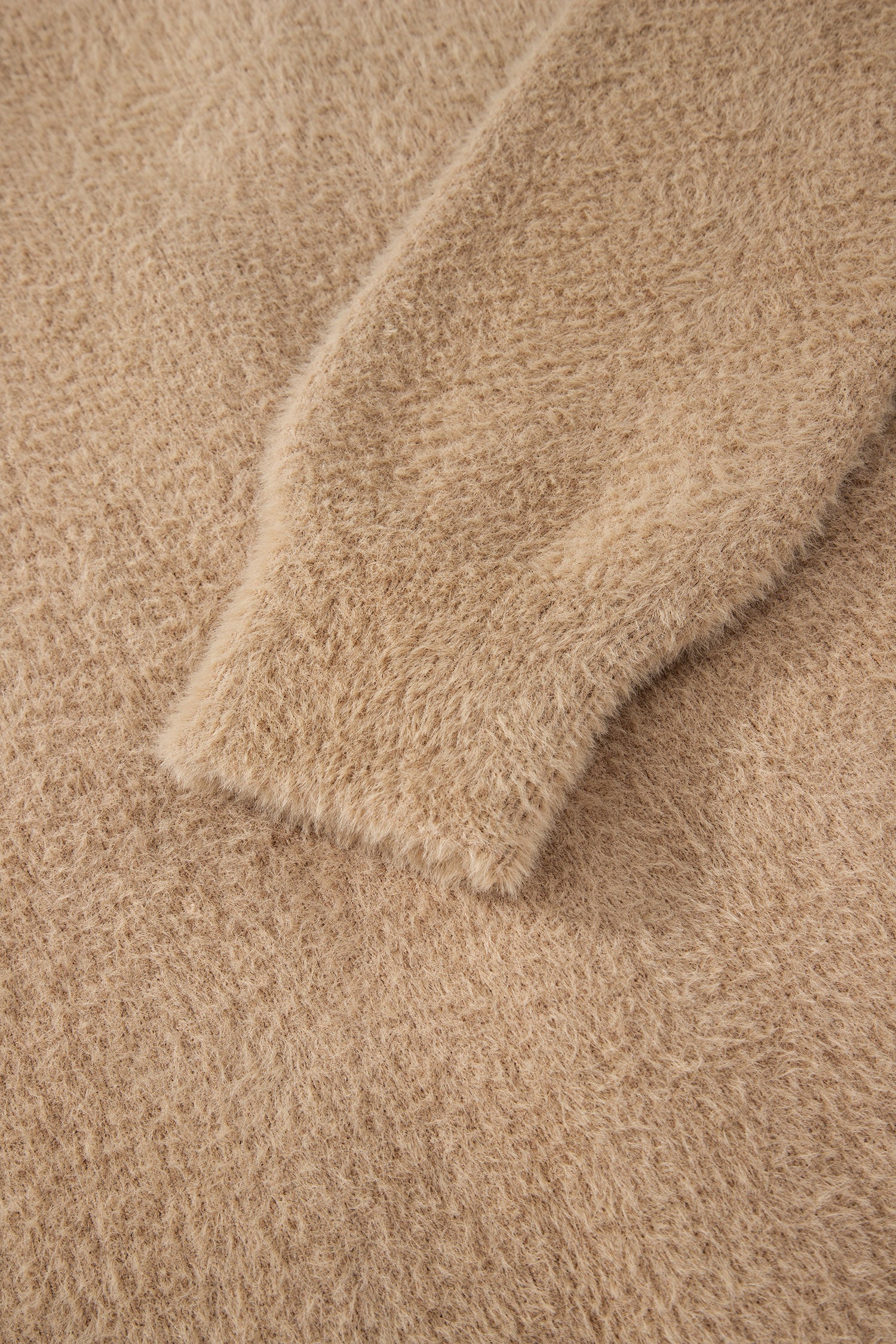 Дълга пухкава жилетка