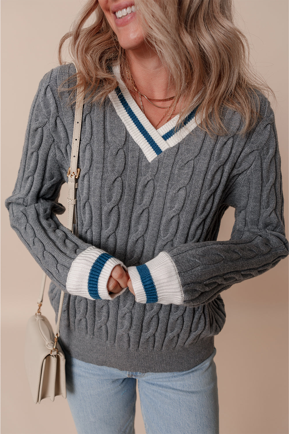 Sweater with contrasting details 