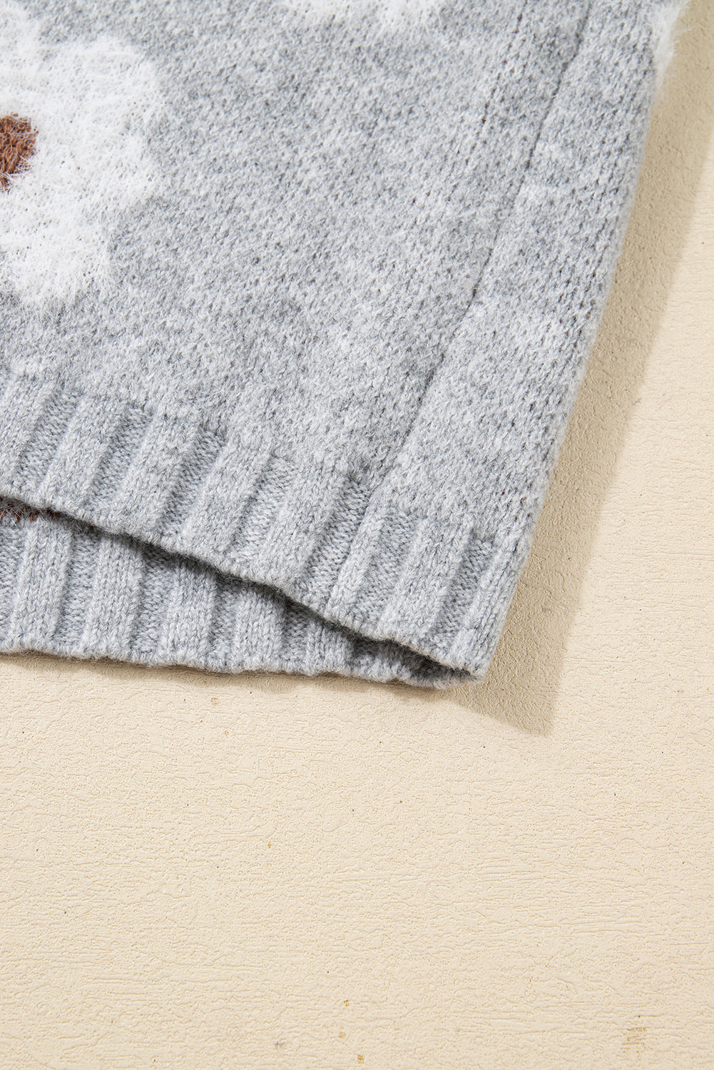 Пуловер с принт на цветя