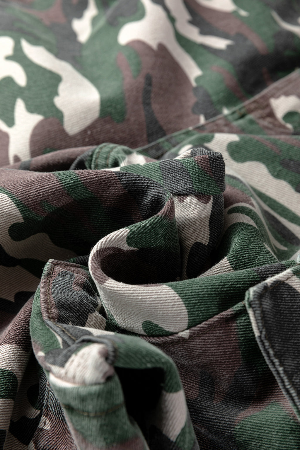 Дънки с камуфлажен принт