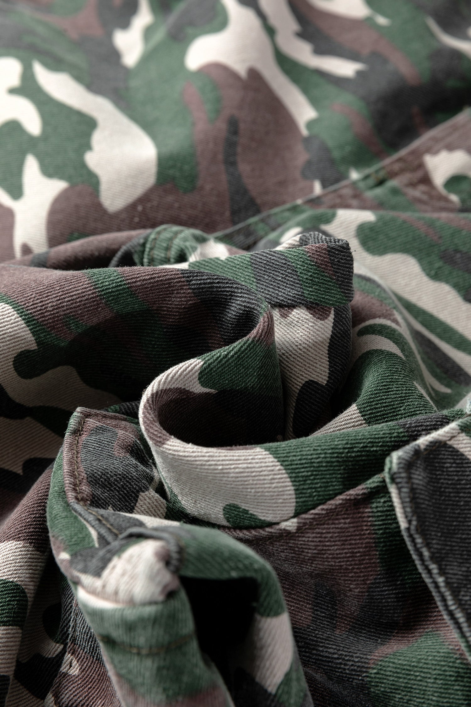 Дънки с камуфлажен принт