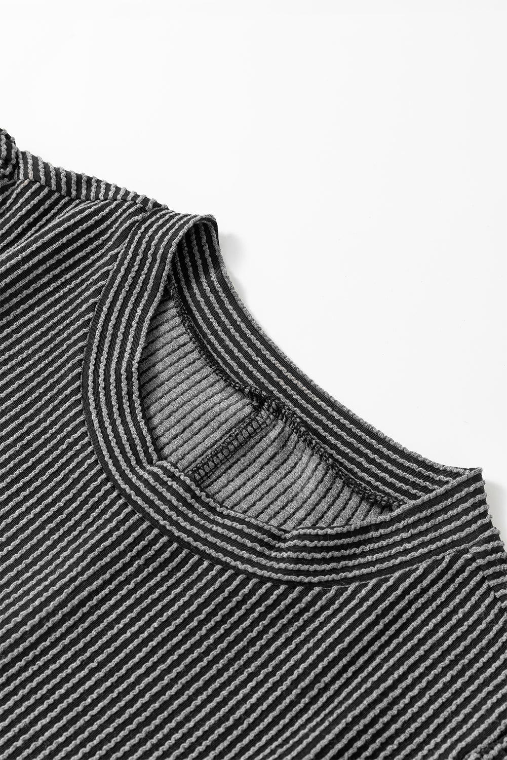 Short-sleeved dress with ruffles 