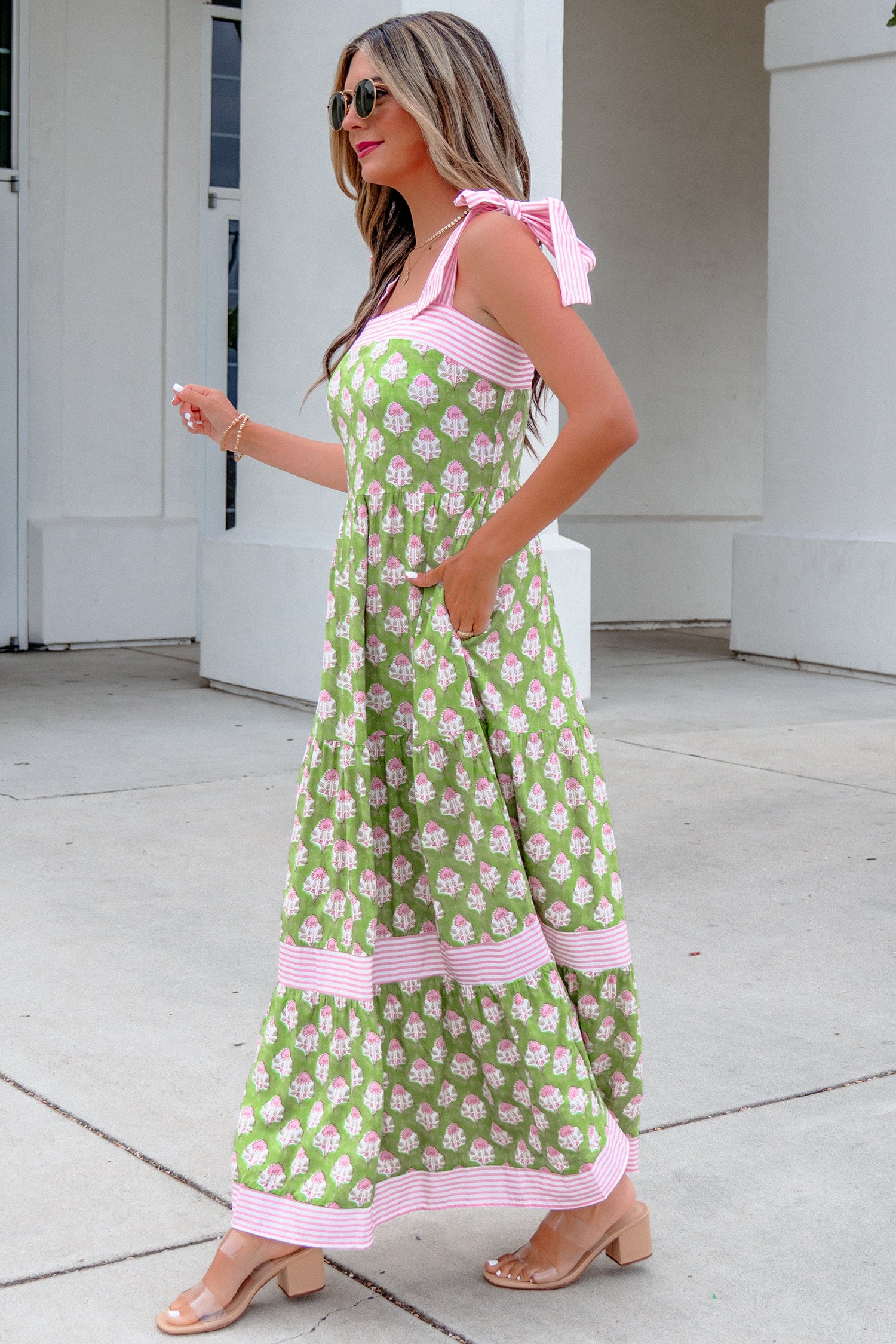 Long dress with floral print 
