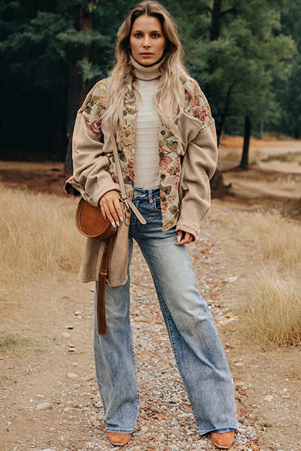 цялостна визия с дамско яке, дънки и чанта