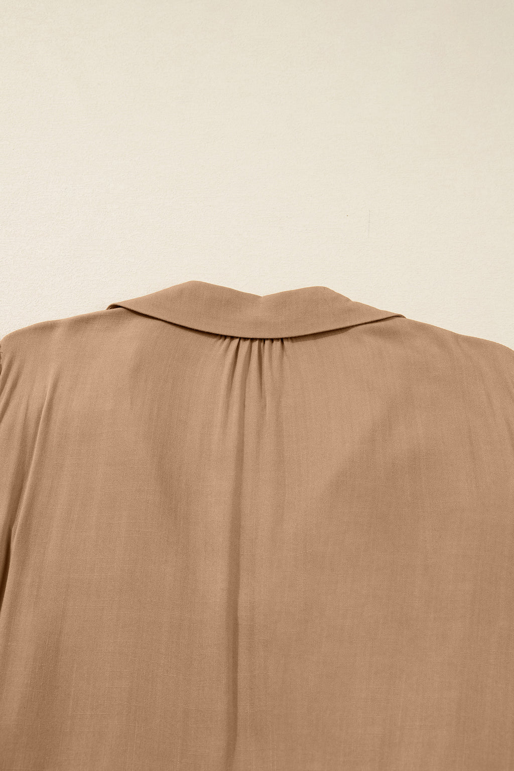 Дълга рокля с контрастни детайли