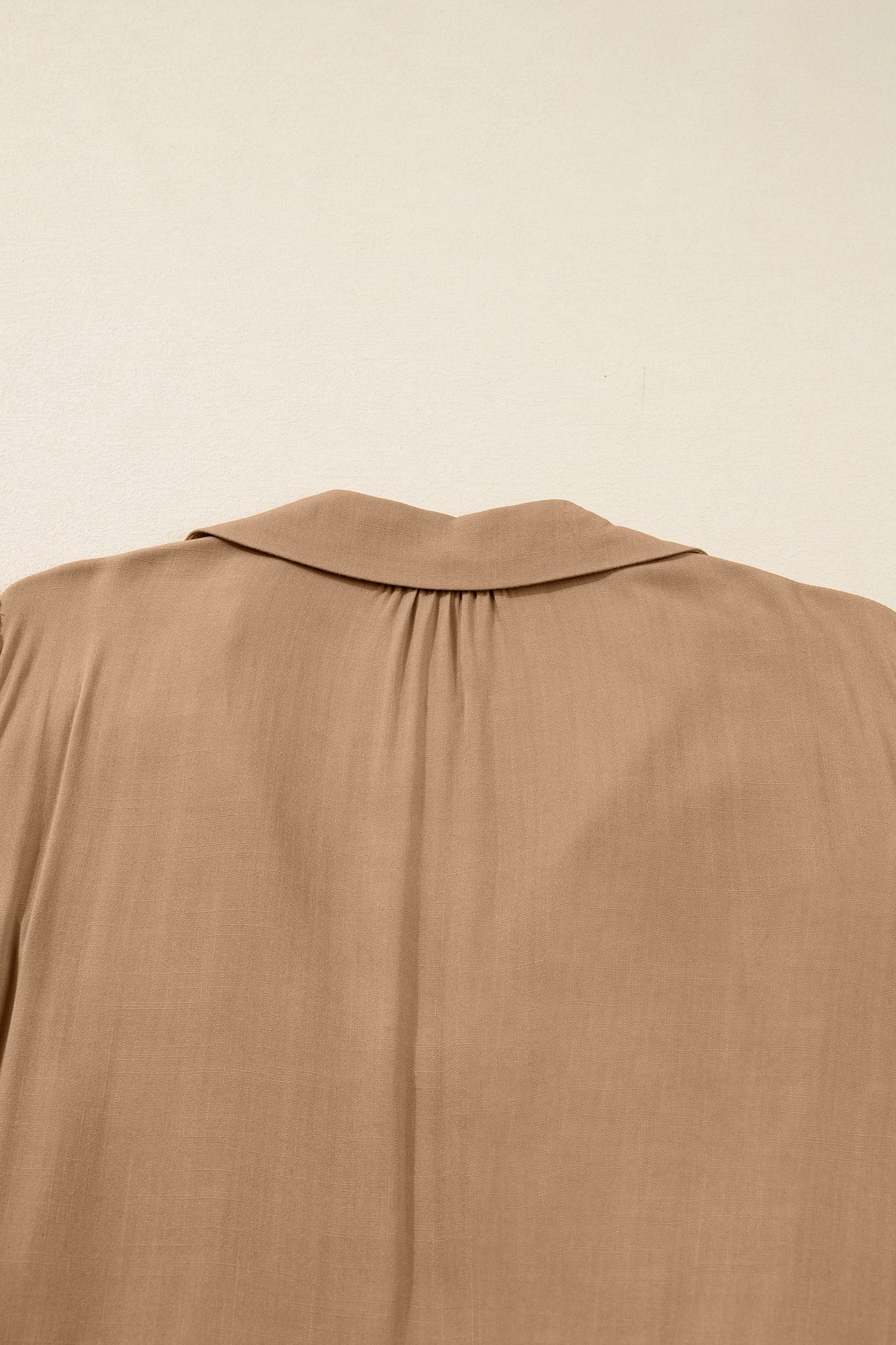 Дълга рокля с контрастни детайли