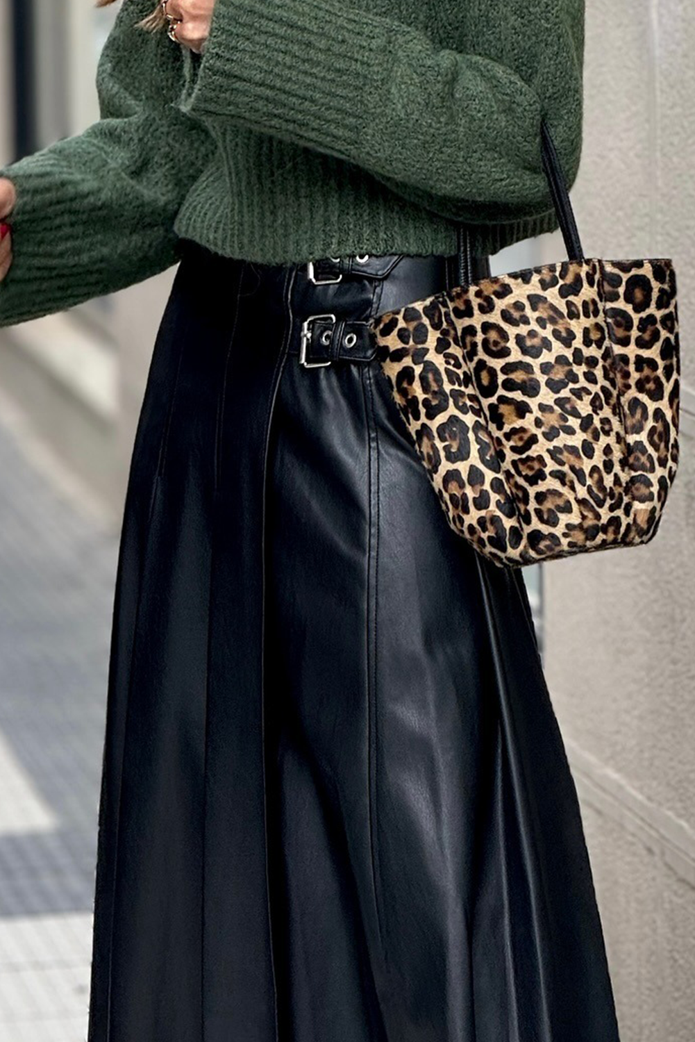 Кожена пола