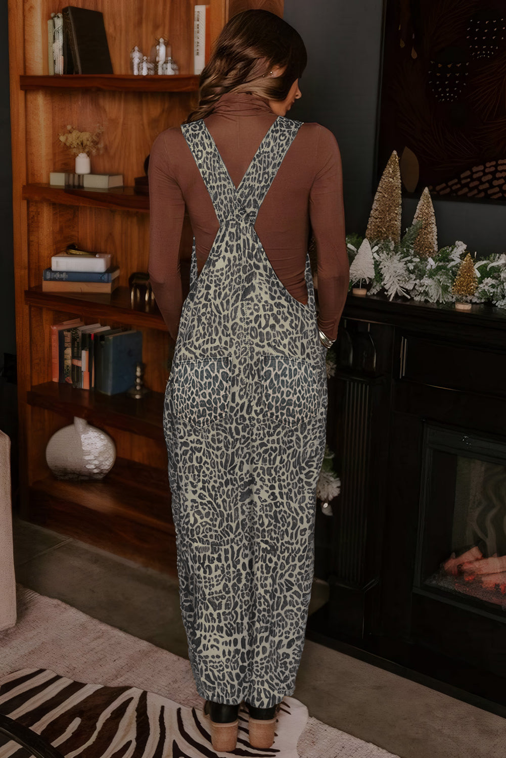 Jumpsuit with suspenders and leopard print 