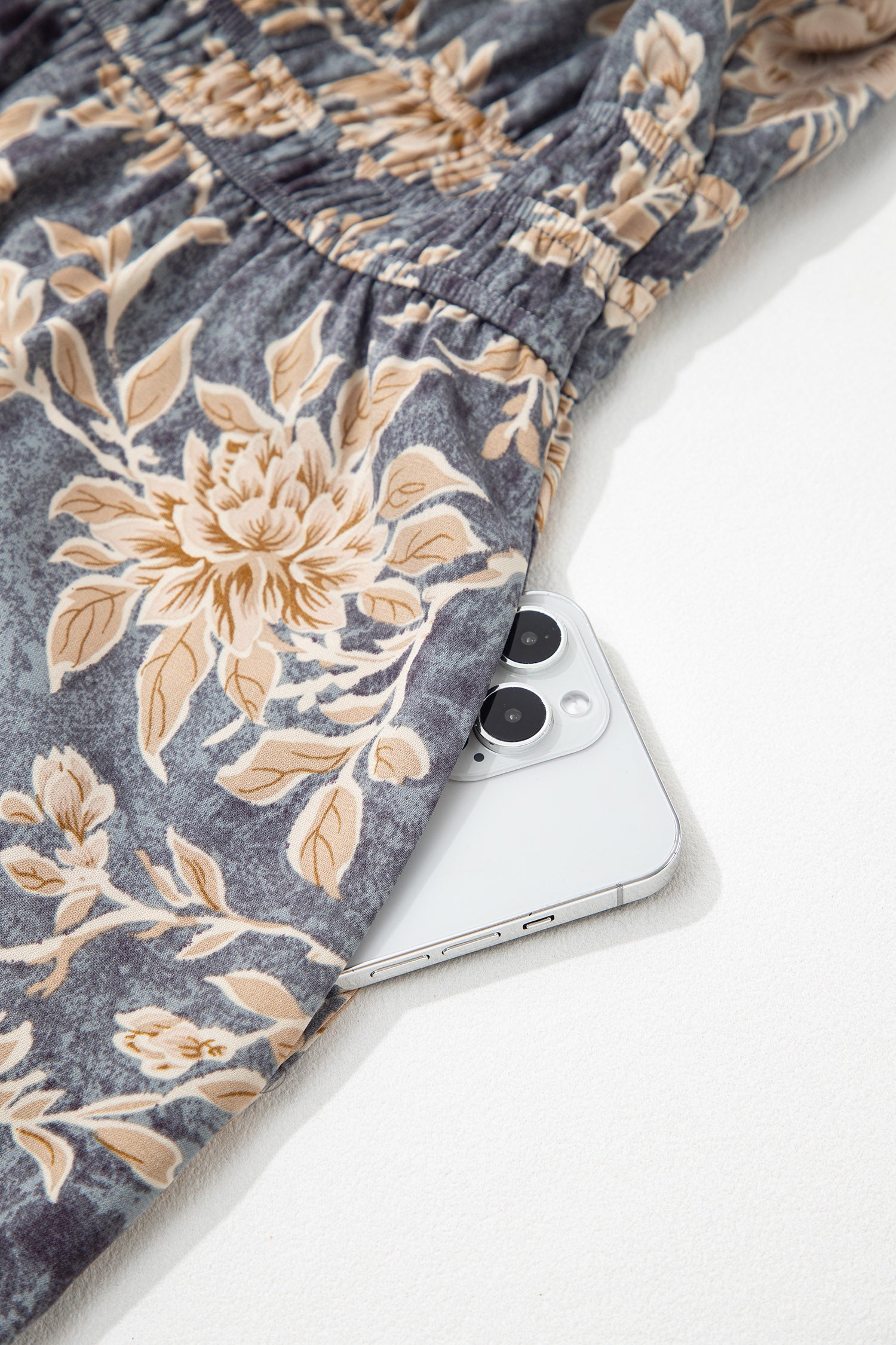 Long dress with floral print 