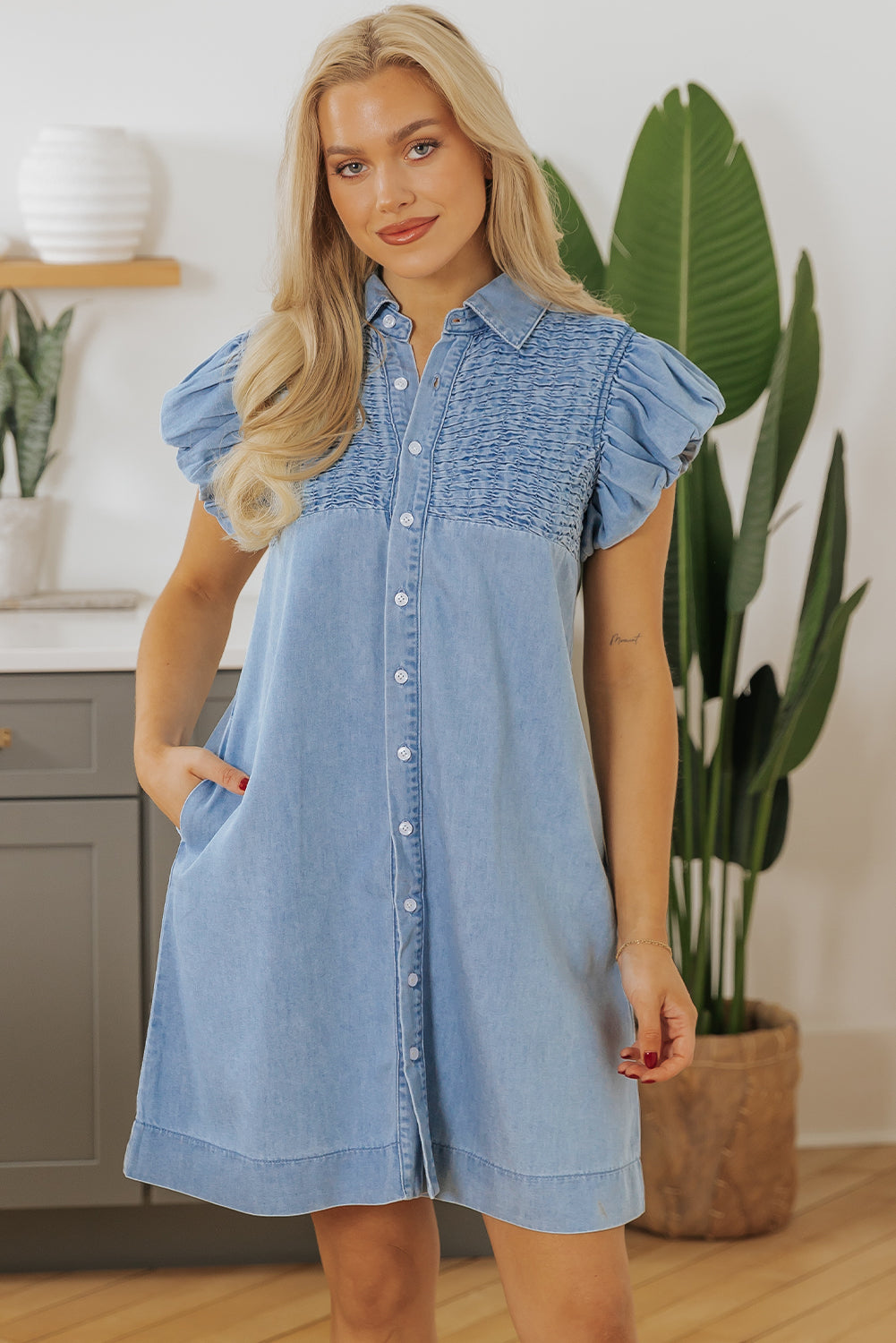 Short denim dress 