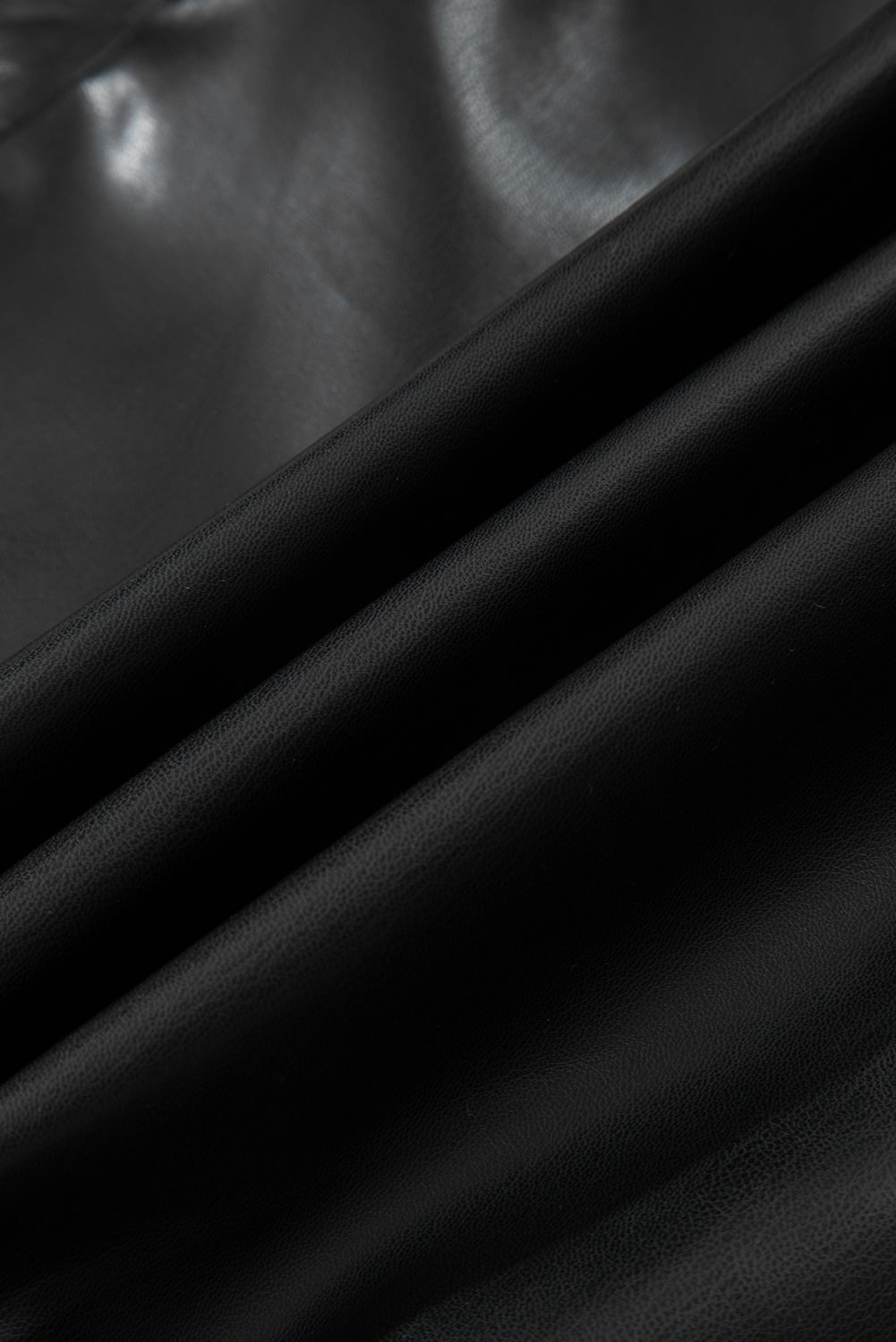 Детайл на гладка еко кожа