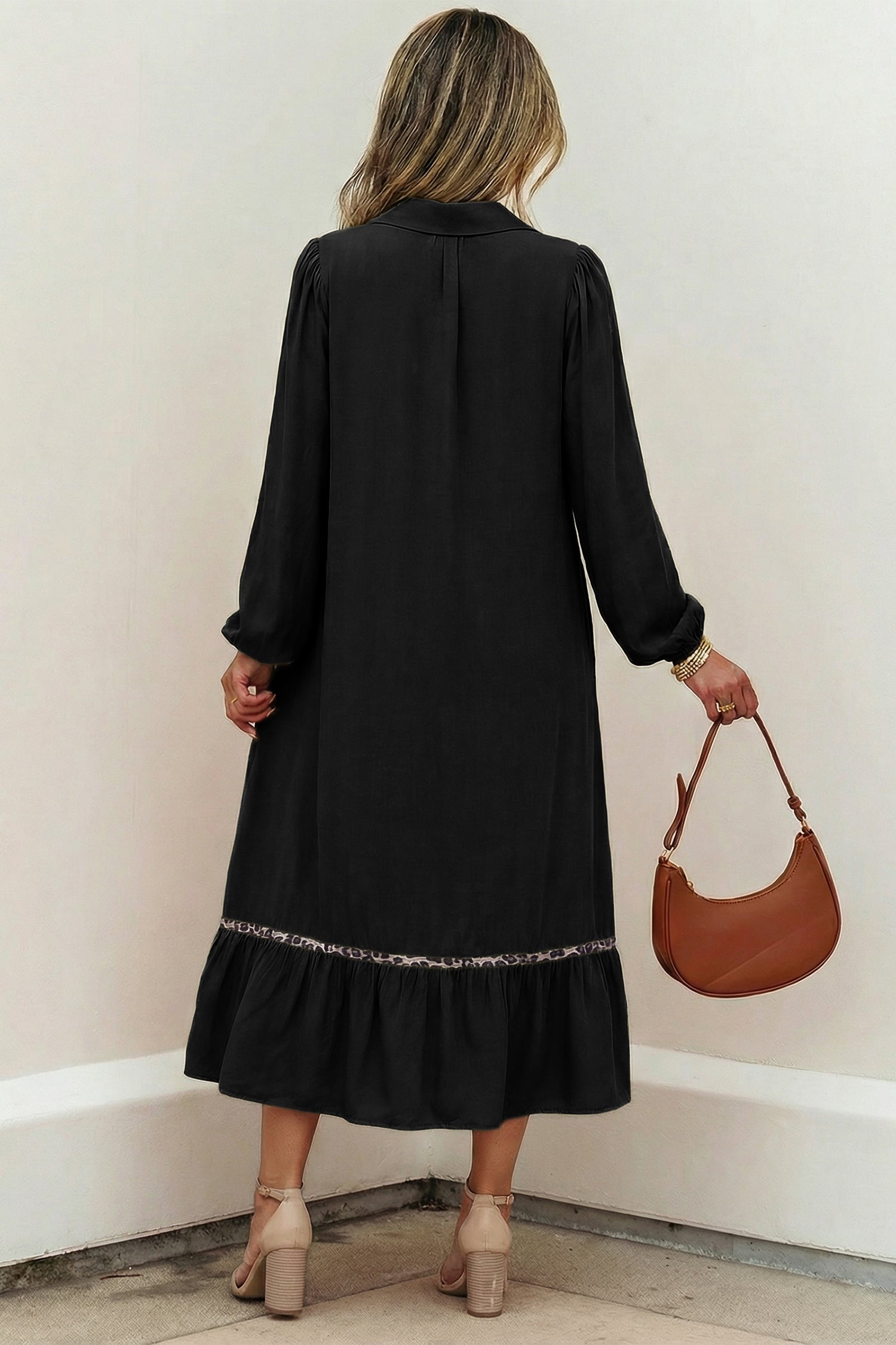 Long dress with contrasting details 