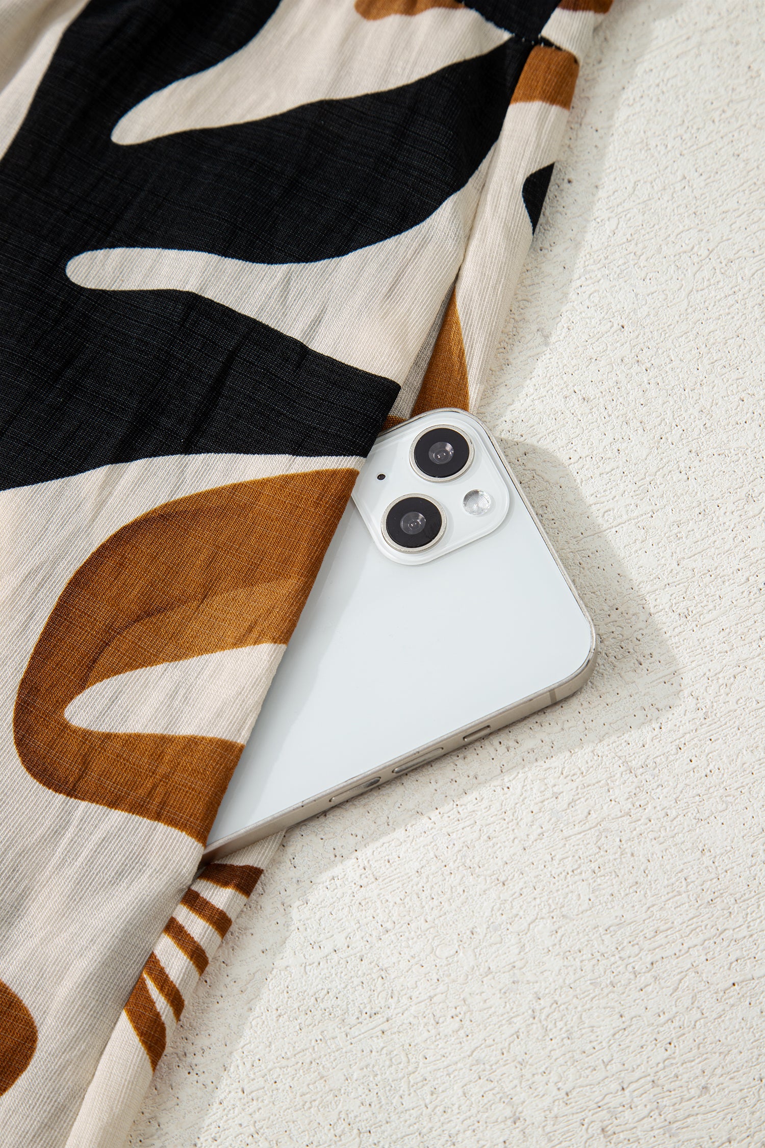 Дълга рокля с абстрактен принт