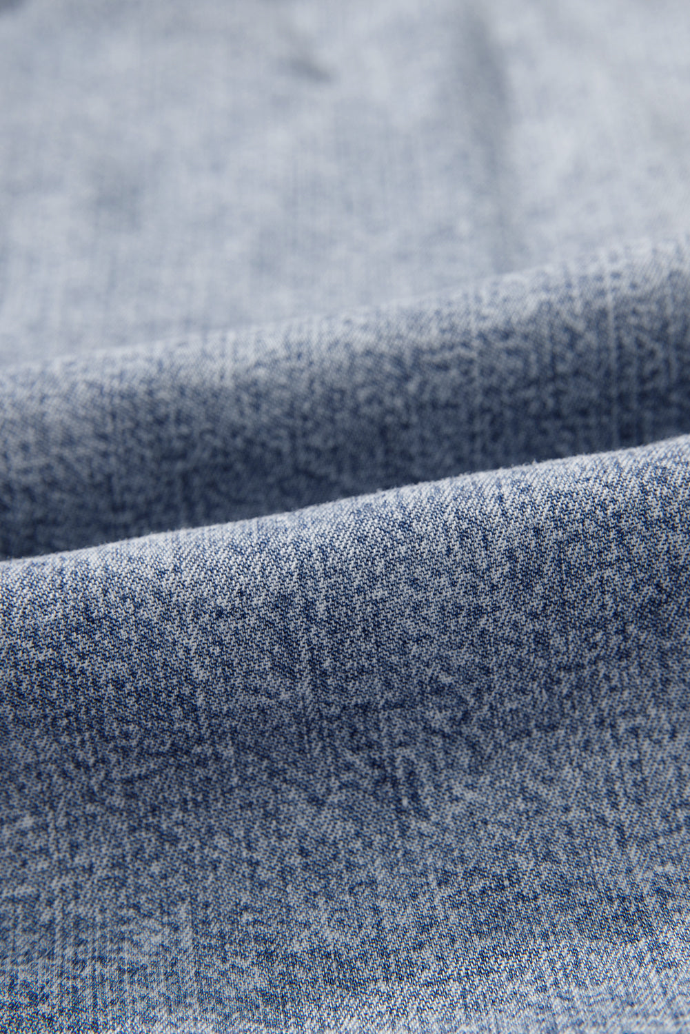 детайл на материя от син деним отблизо с текстура