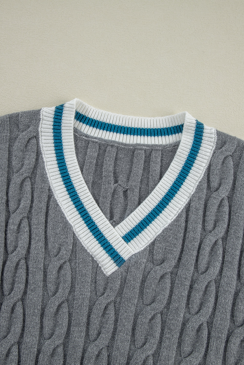 Sweater with contrasting details 