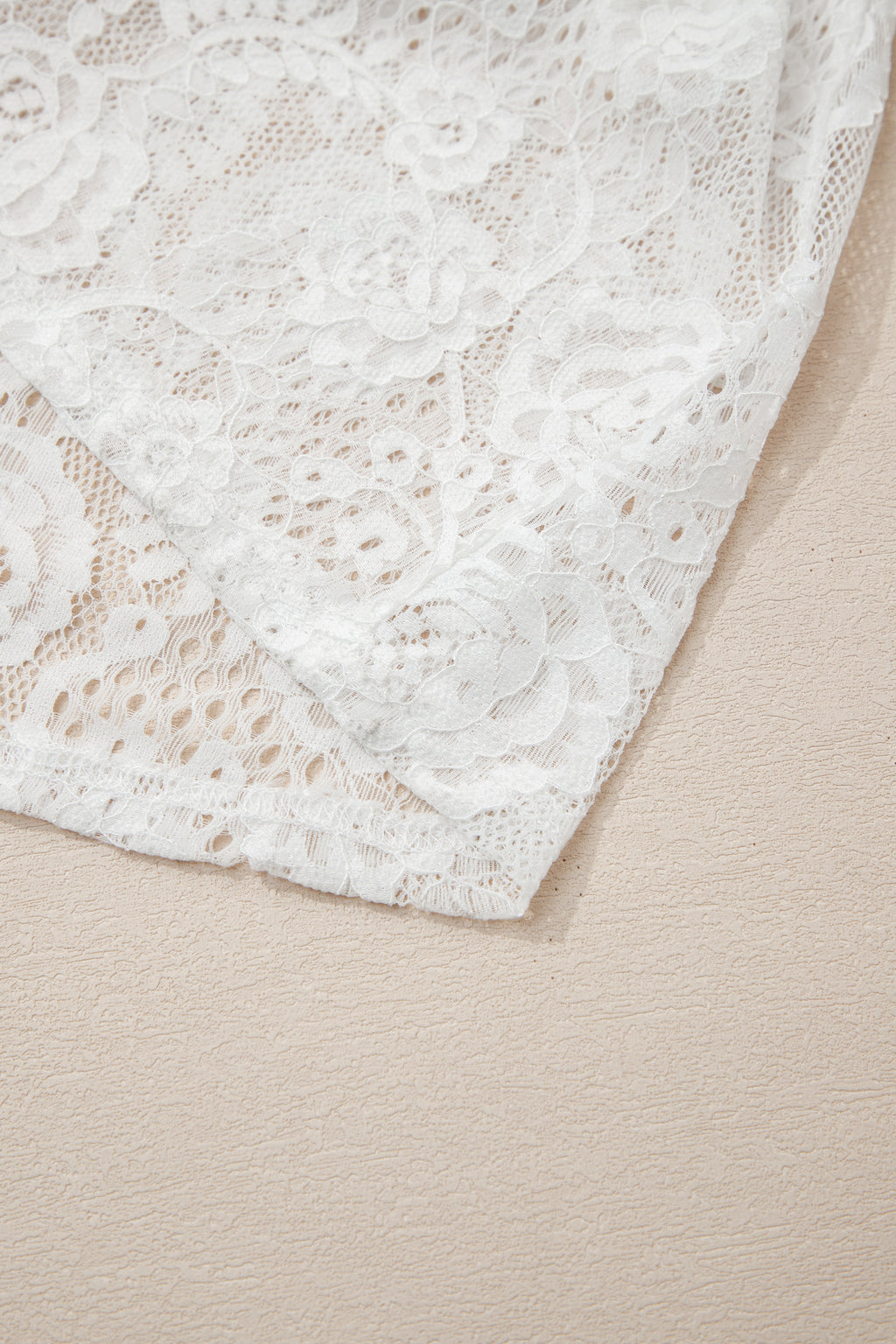 Дантелена рокля