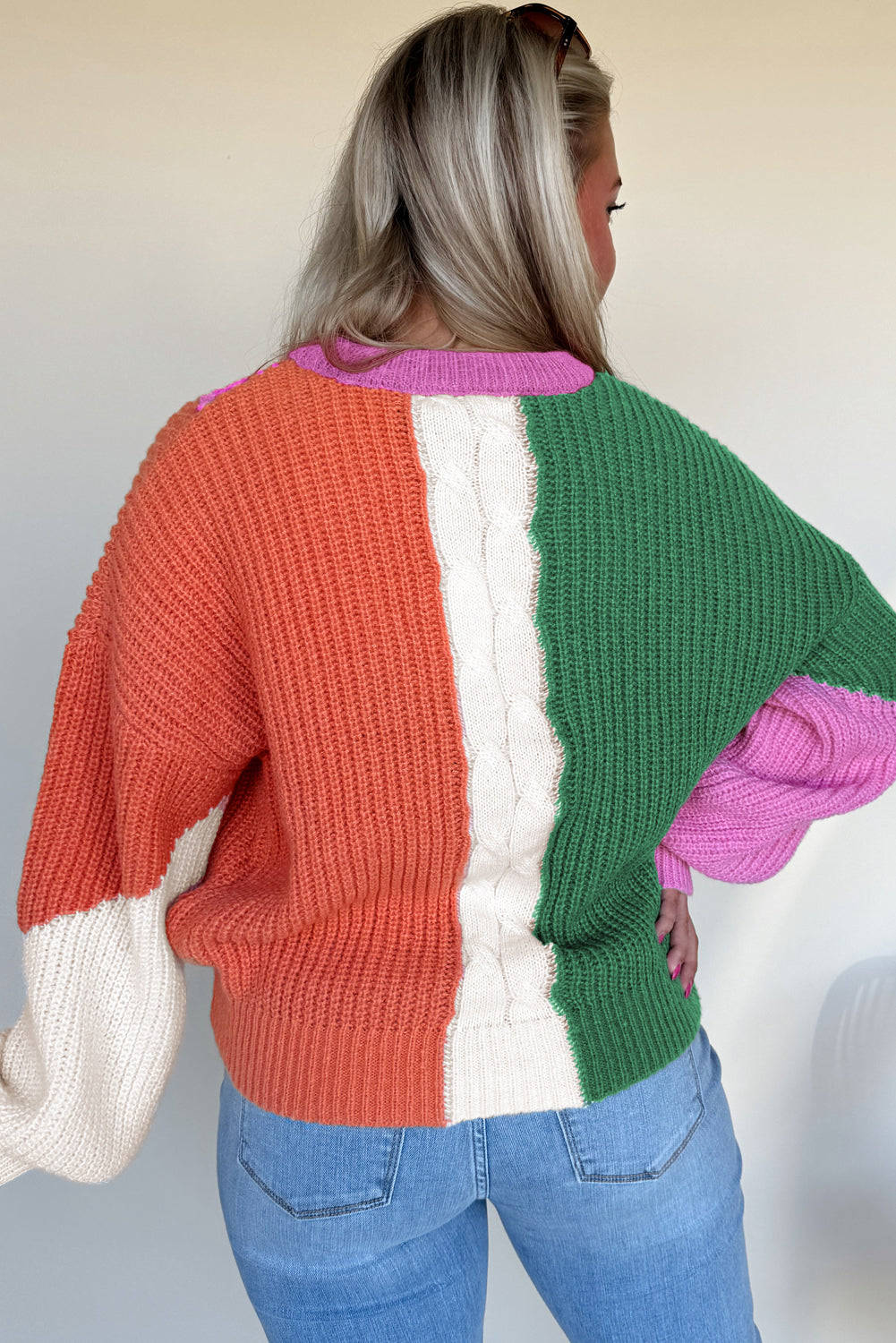 Многоцветен плетен пуловер с color block дизайн