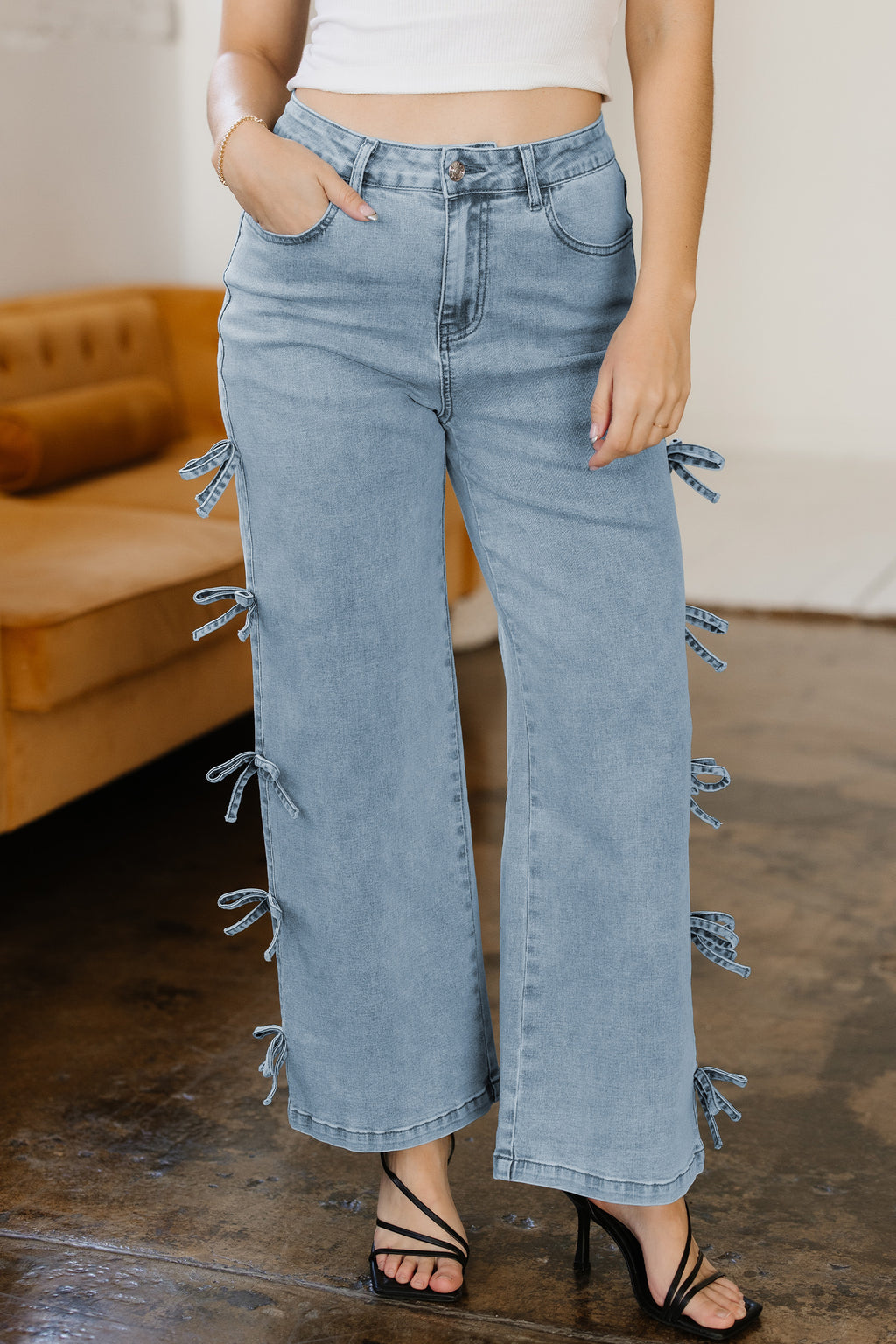 Jeans with ribbons 
