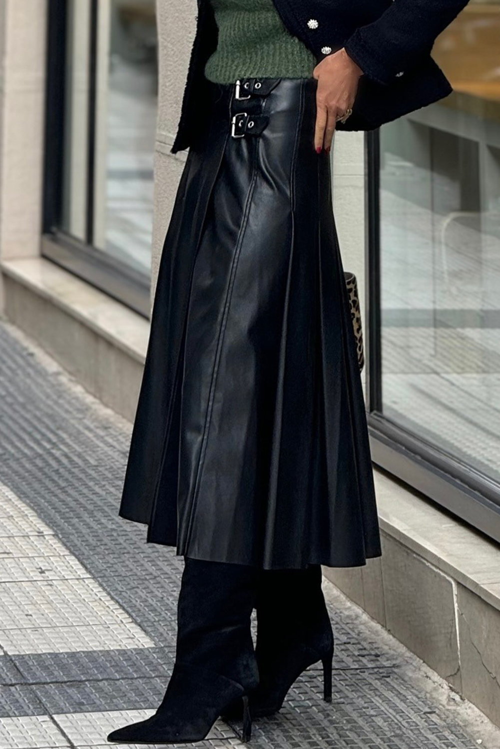 Кожена пола