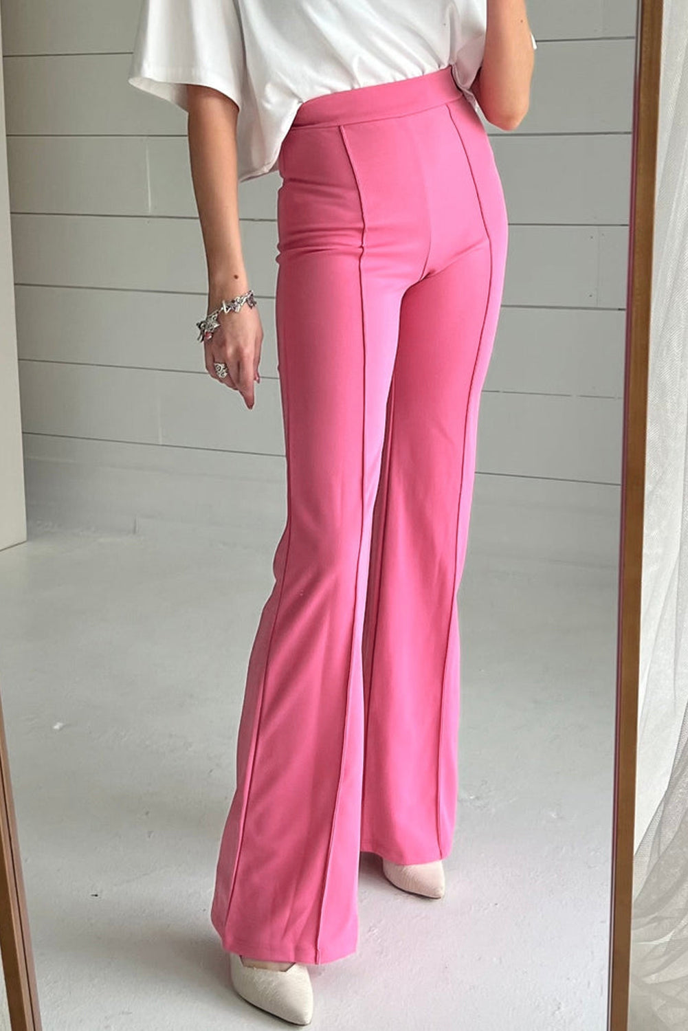 High-waisted trousers 