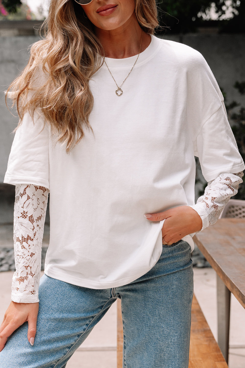 T-shirt with lace sleeves 