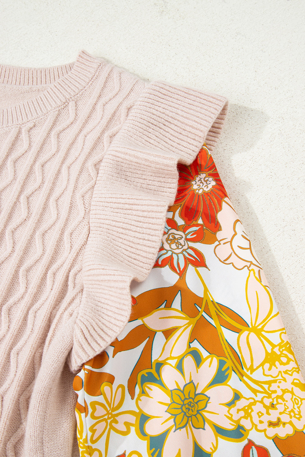 Пуловер с контрастни ръкави