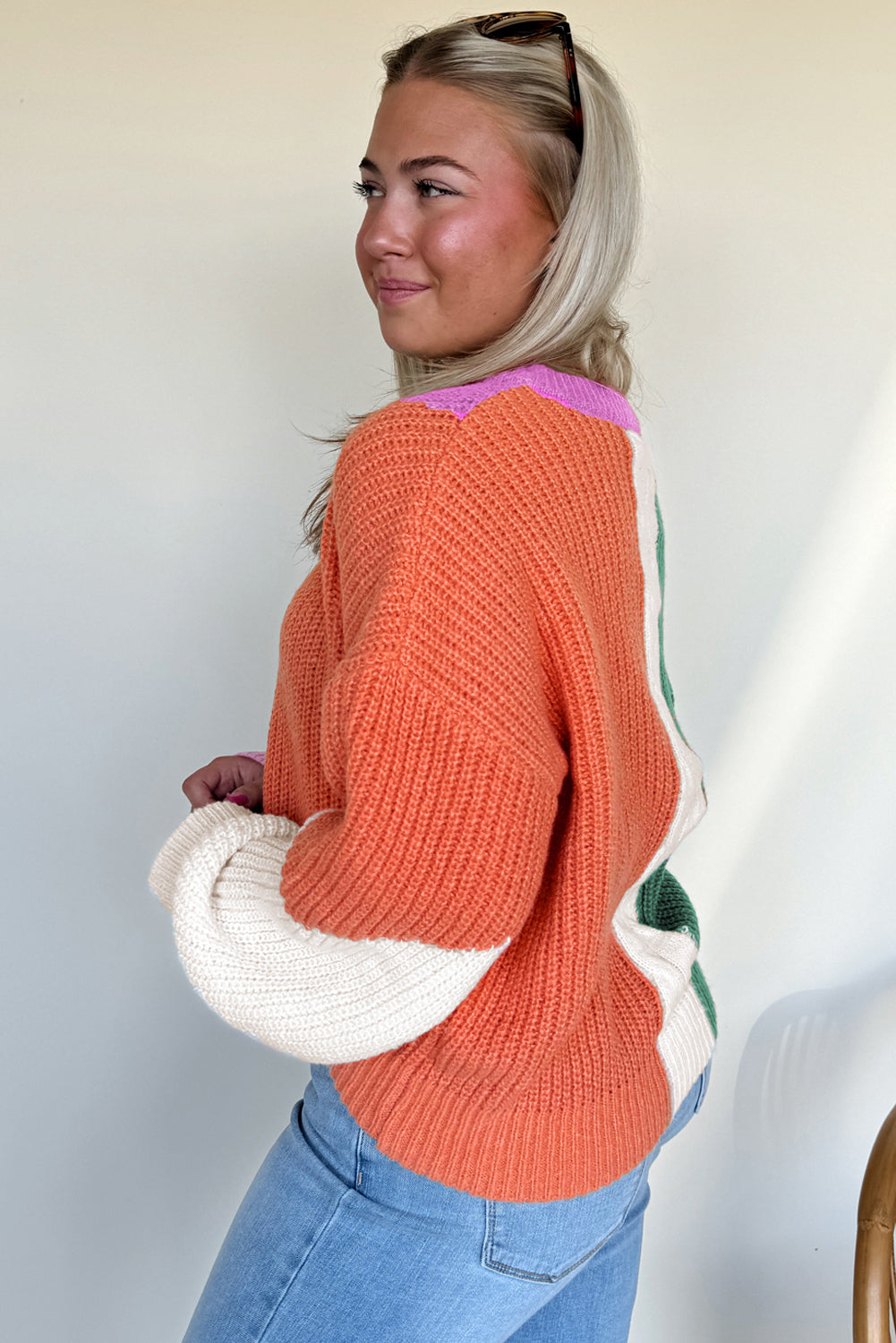 Многоцветен плетен пуловер с color block дизайн