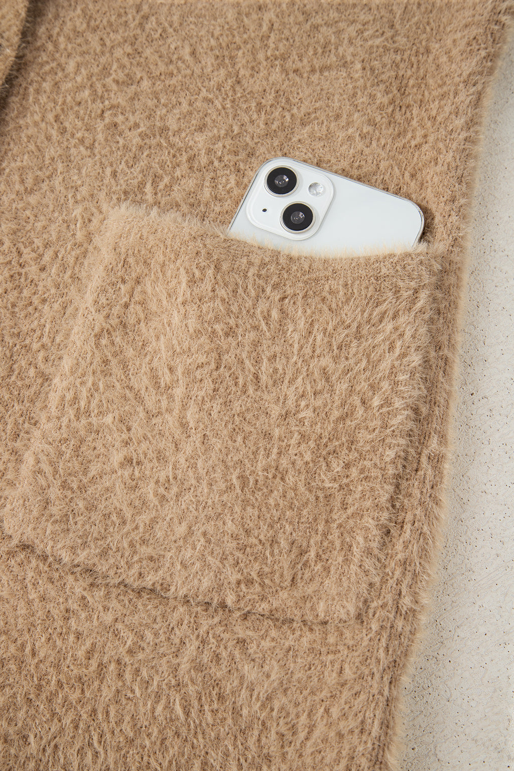 Дълга пухкава жилетка