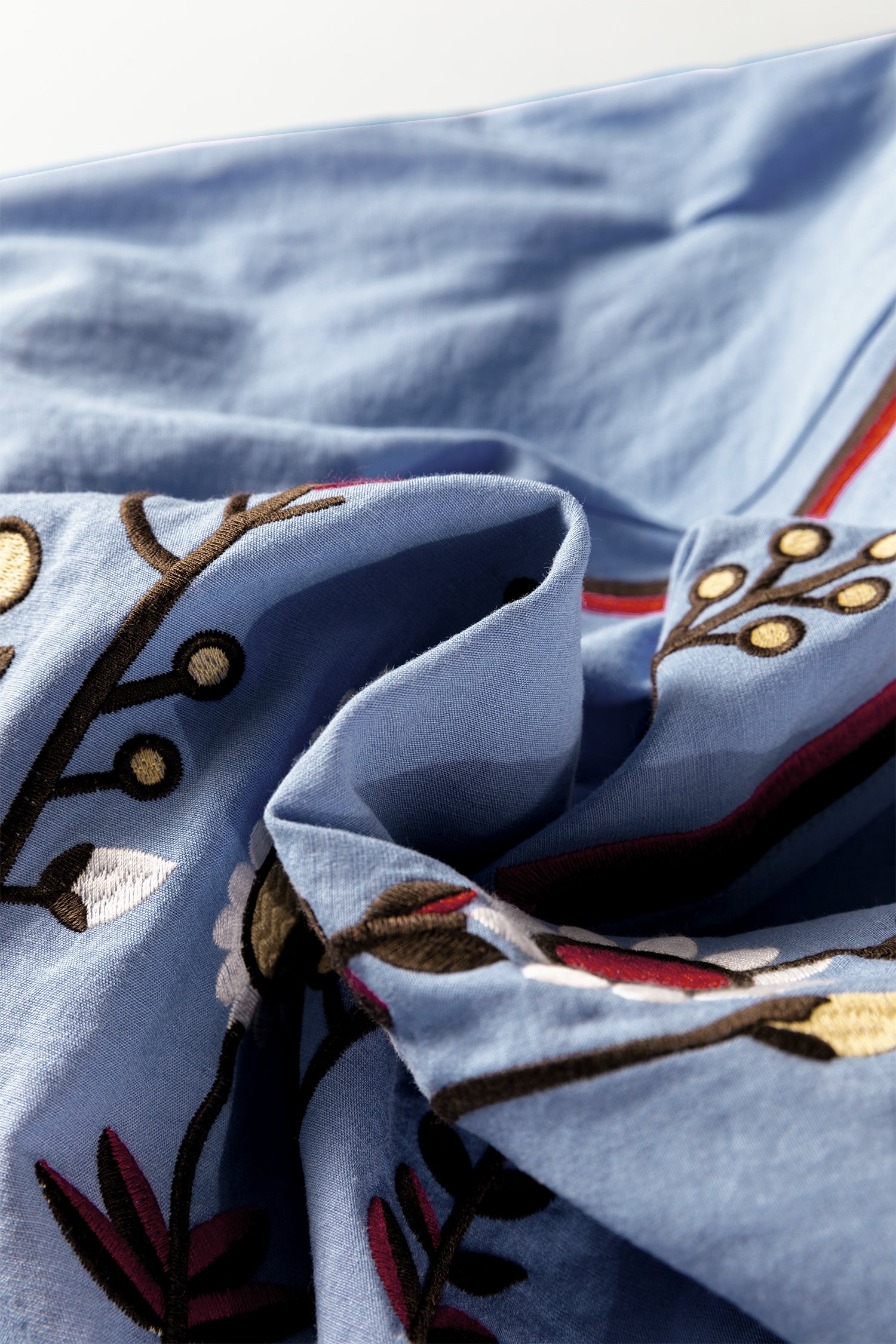 Блуза с бродерия