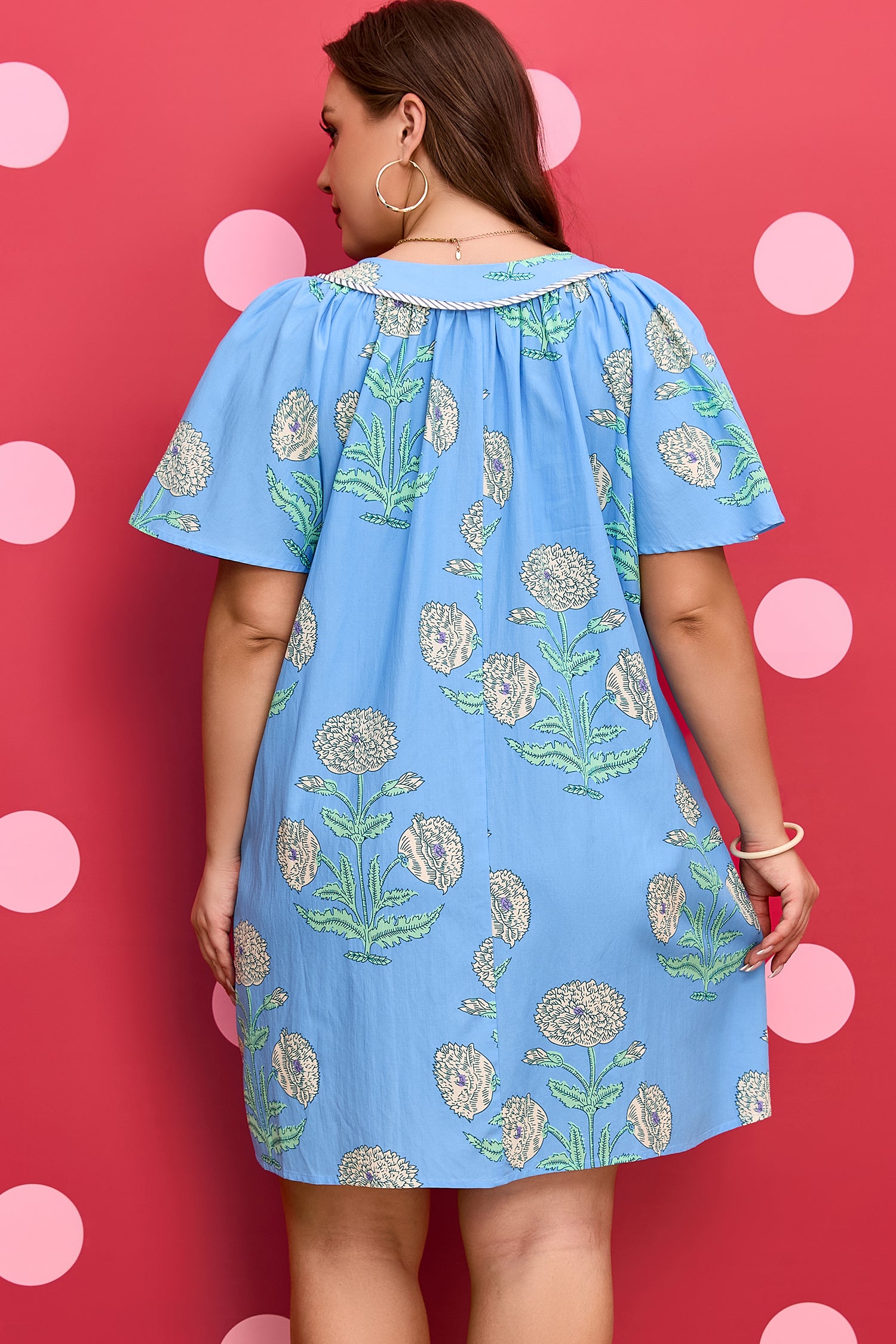 Дамска рокля с флорален мотив - гръб