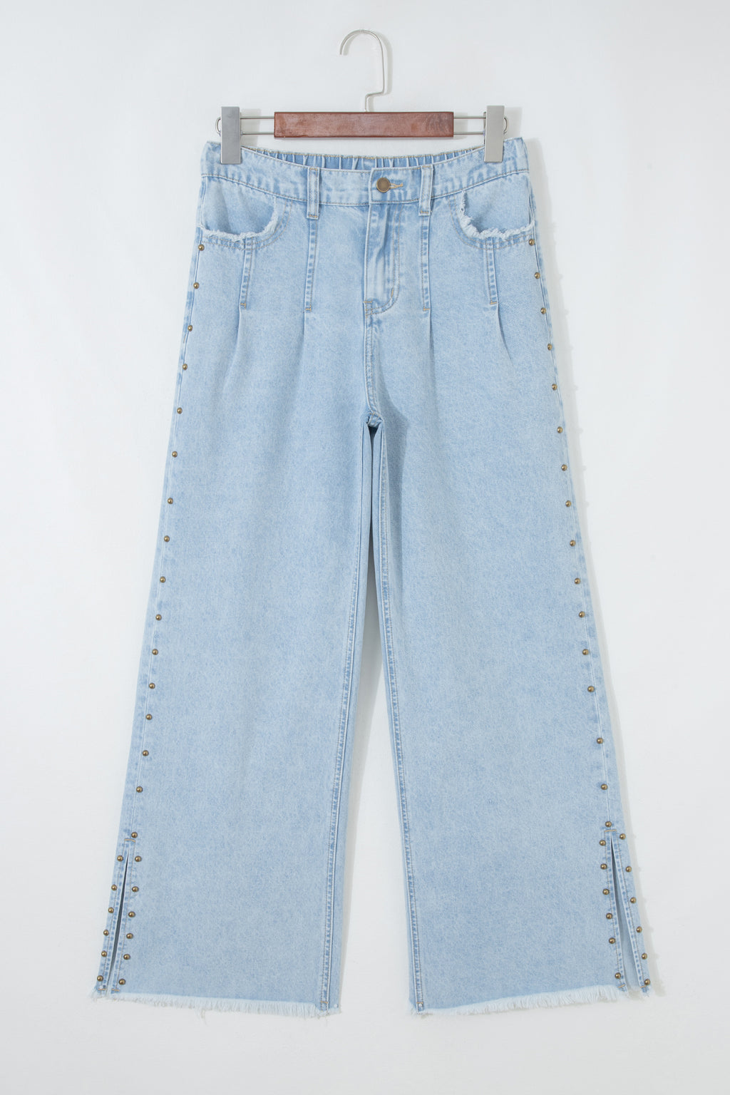 Jeans with slits and eyelets 
