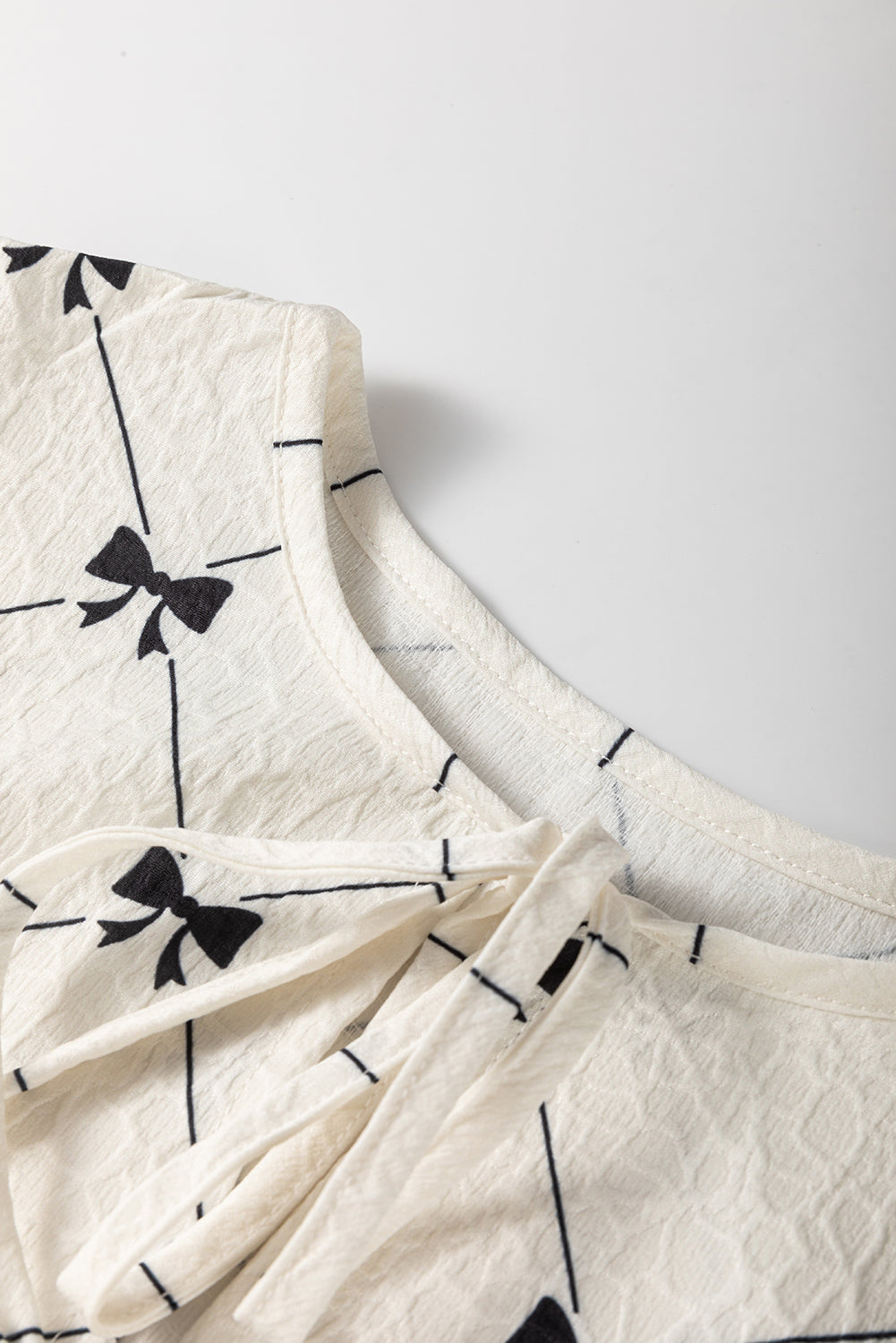 Рокля с принт на панделки