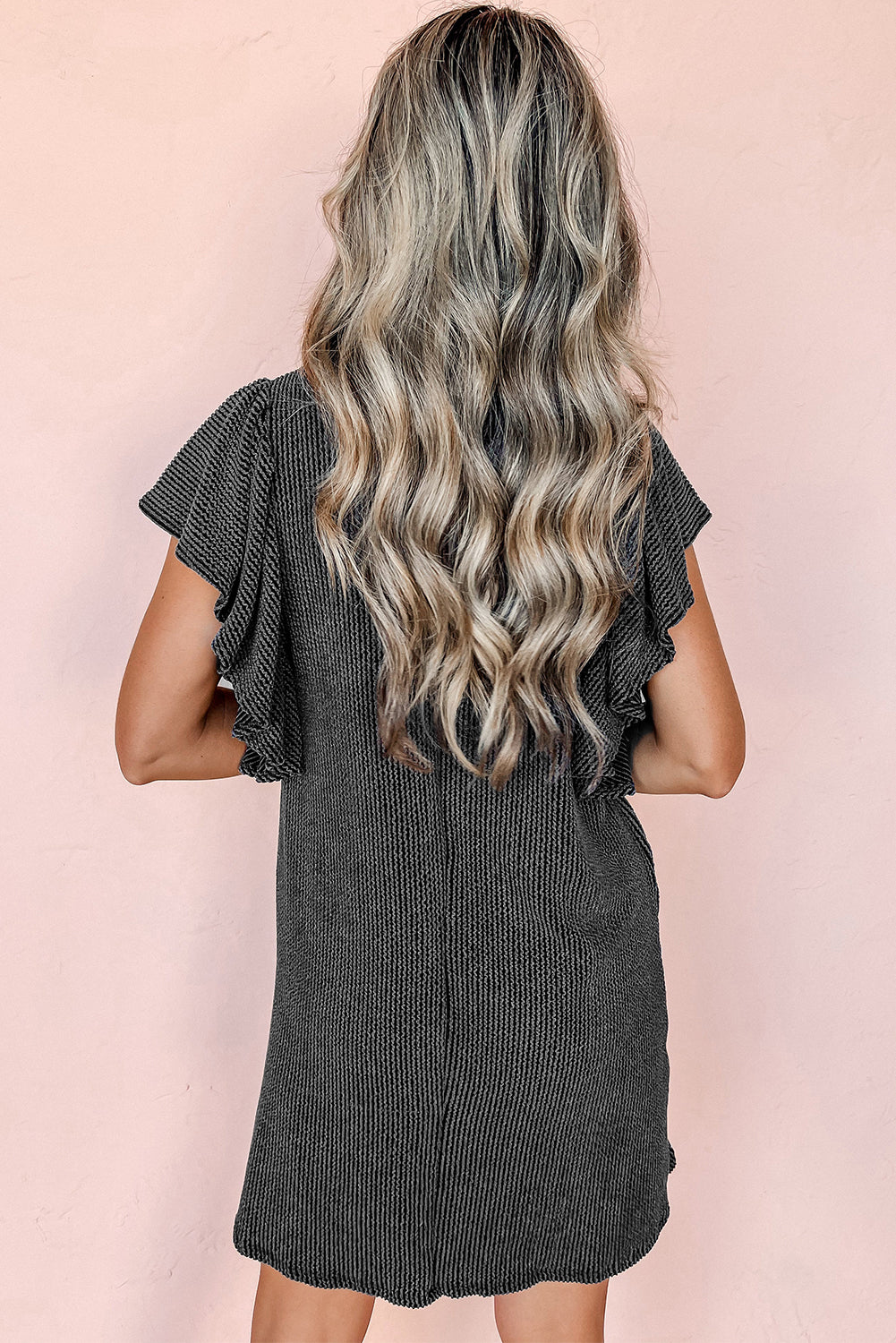 Short-sleeved dress with ruffles 