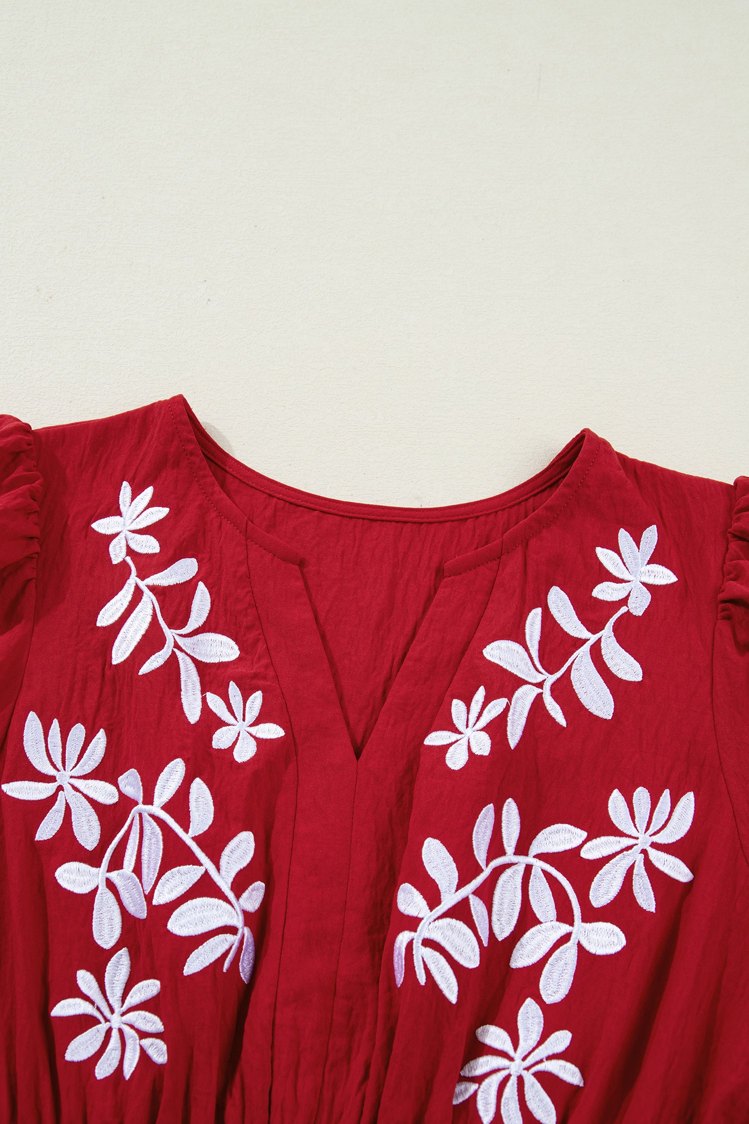 Дълга рокля с бродерия