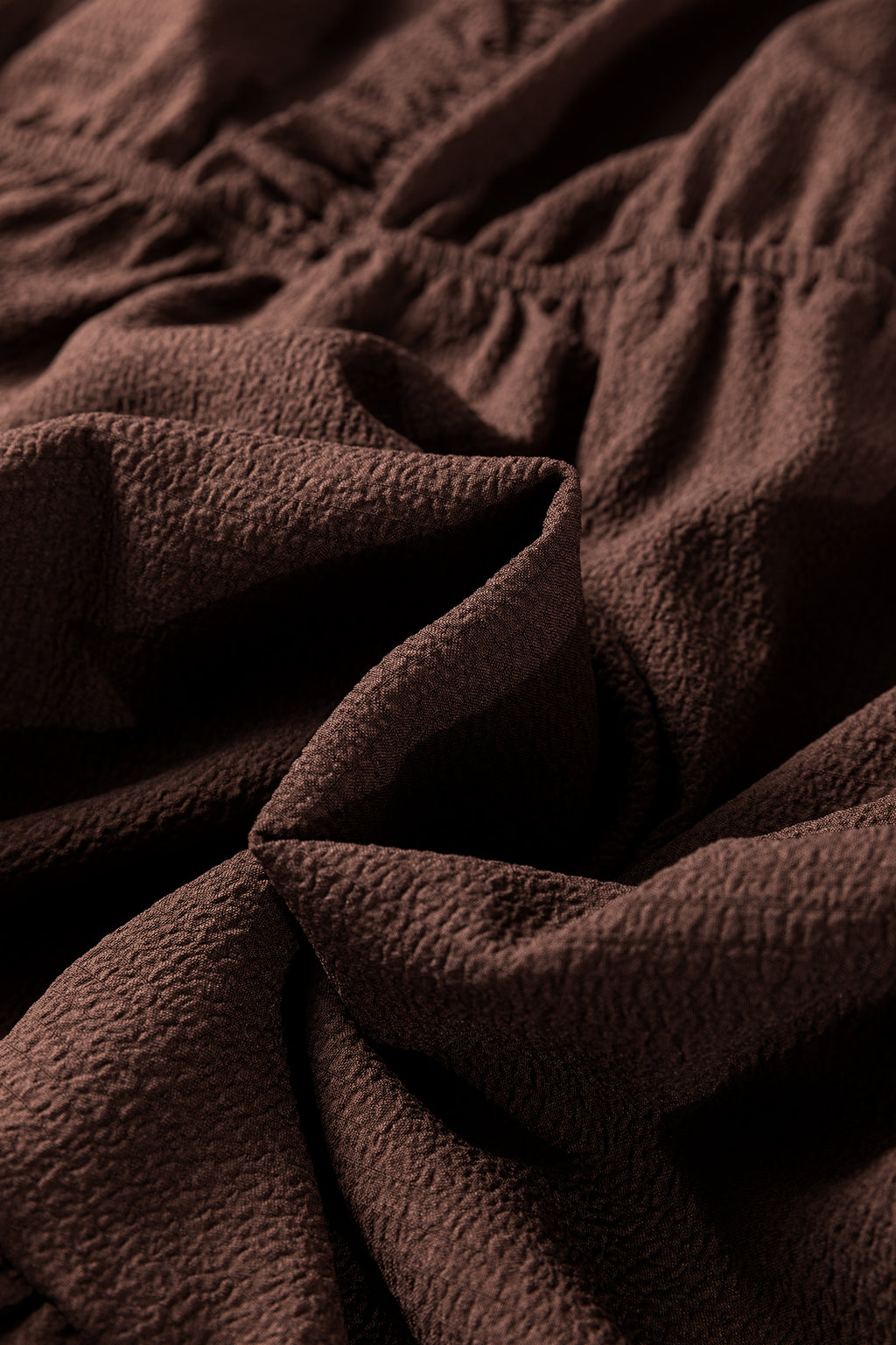 Рокля с V-образно деколте с къдрички