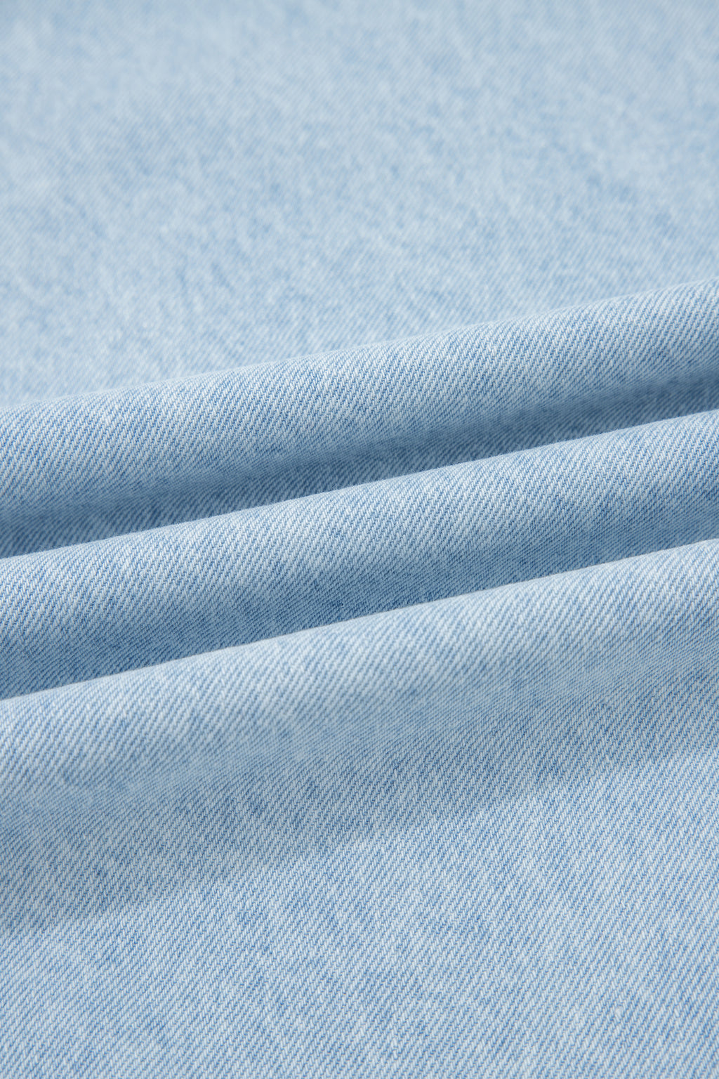 Jeans with slits and eyelets 