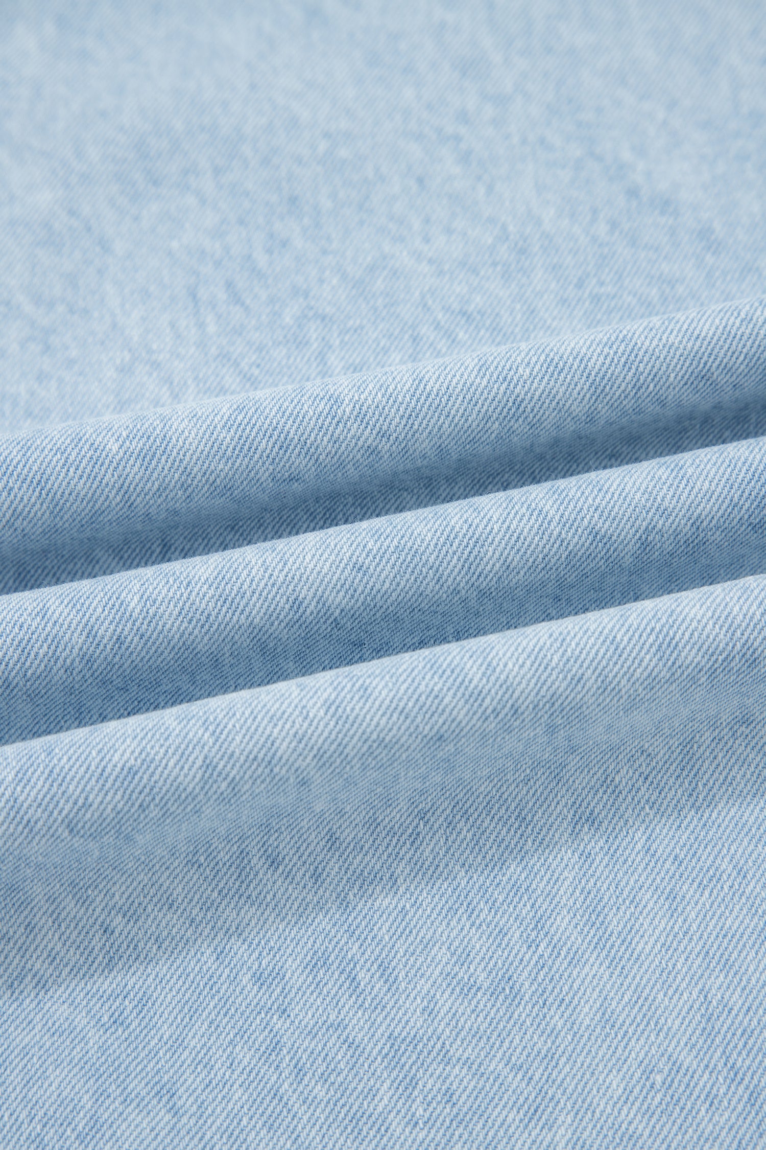 Jeans with slits and eyelets 