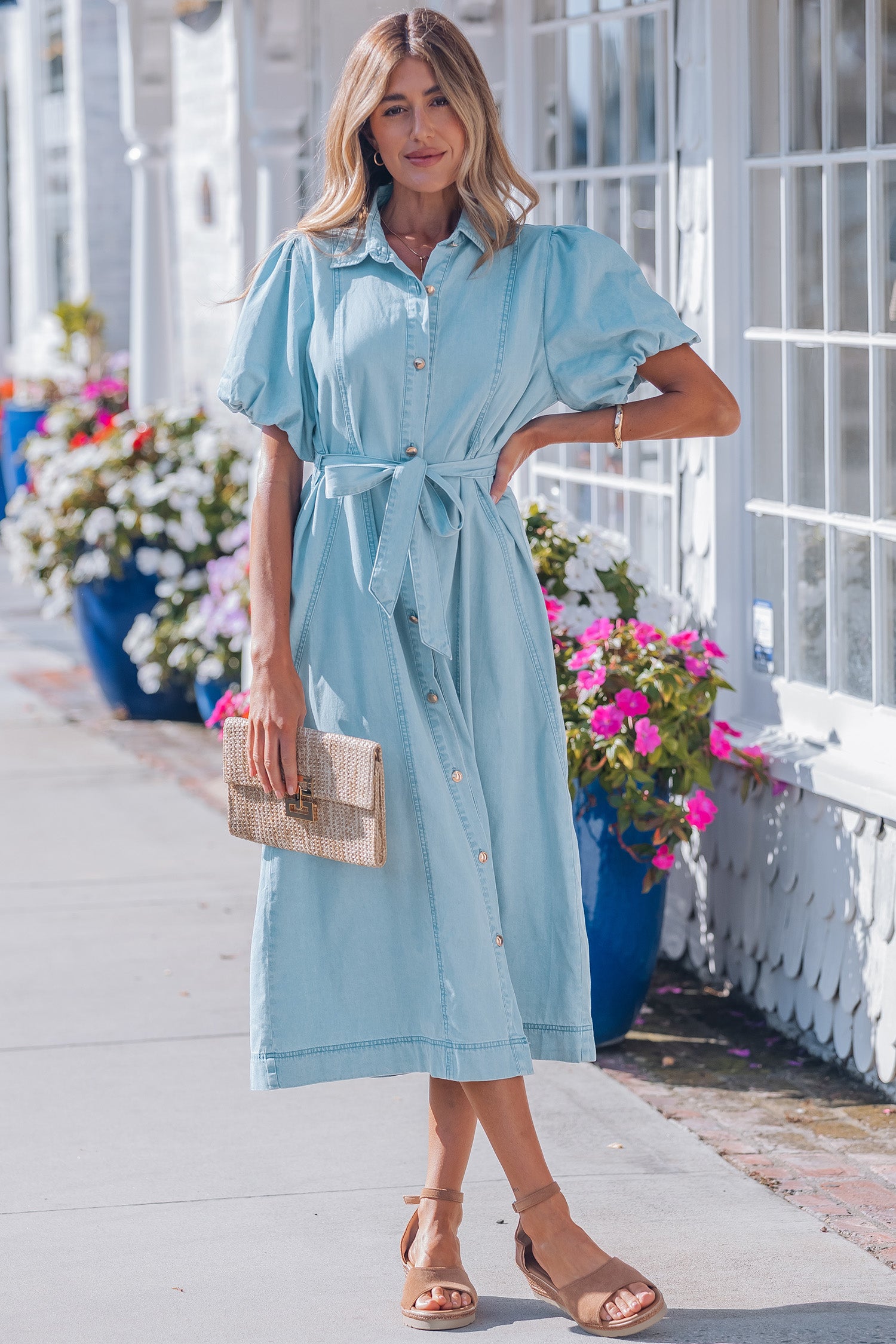 Светлосиня дънкова рокля с буфан ръкави