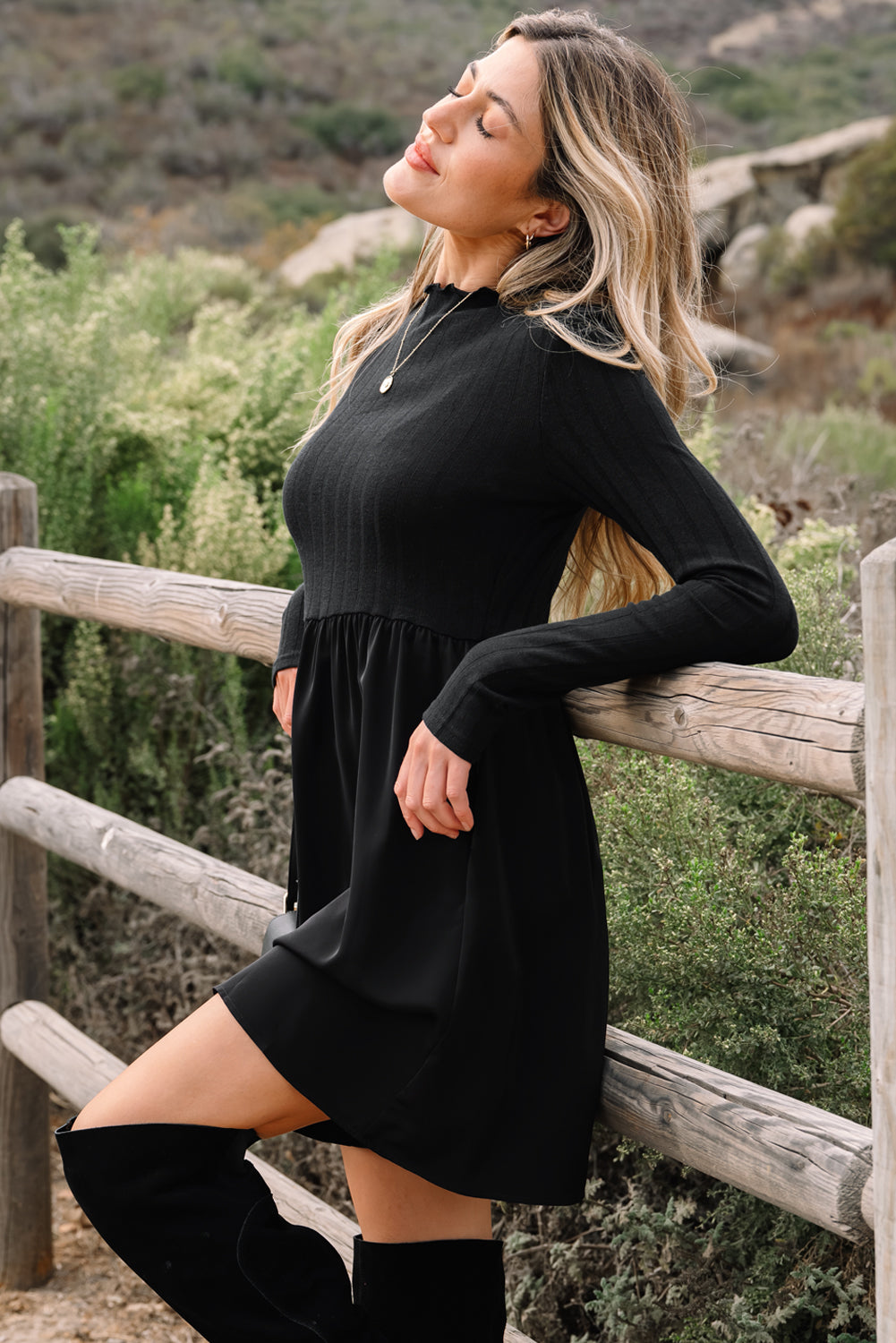 Short dress in black 