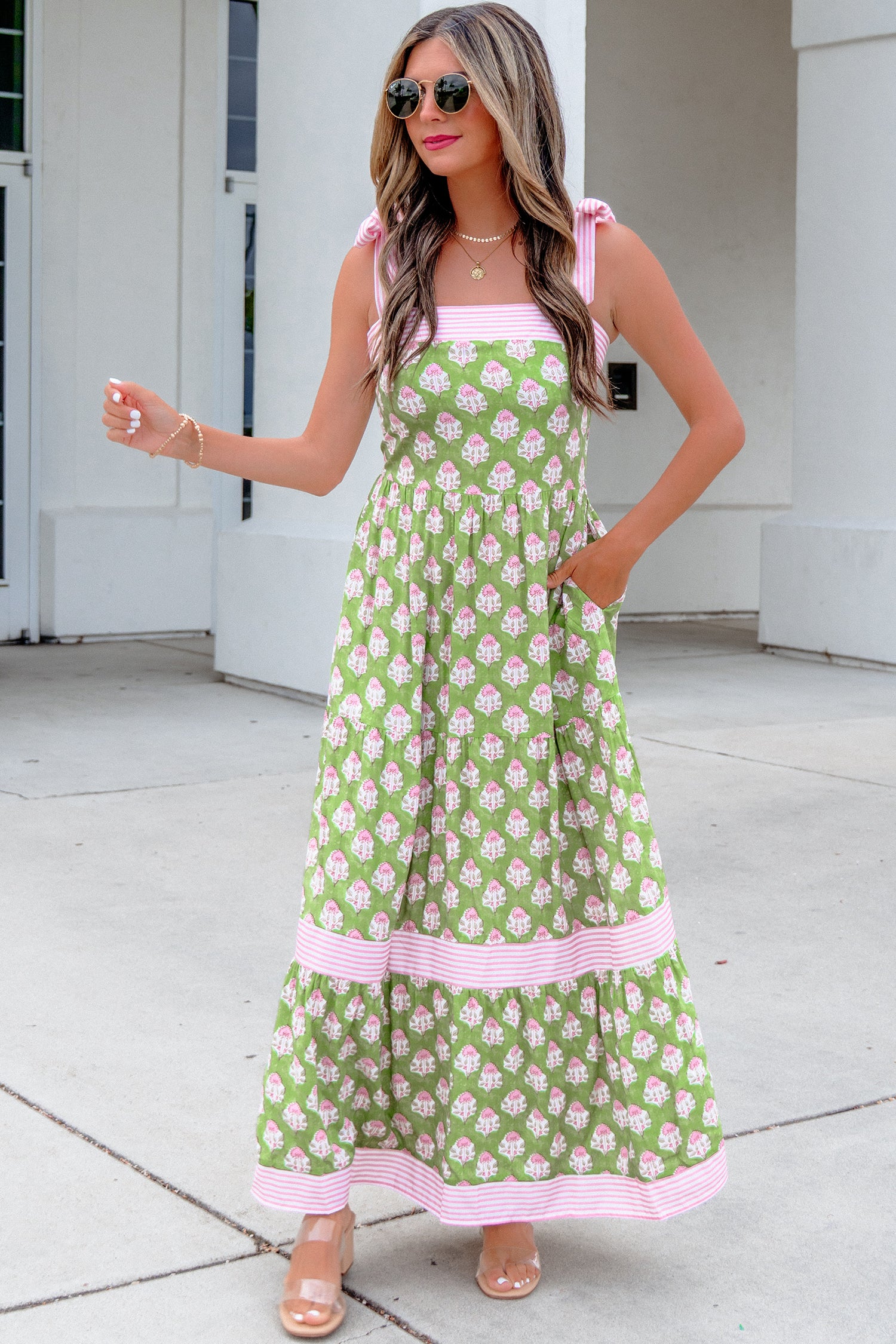 Long dress with floral print 