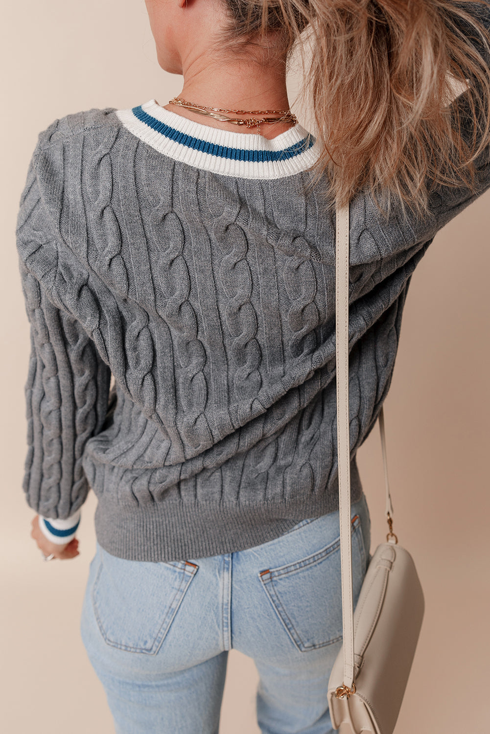 Sweater with contrasting details 