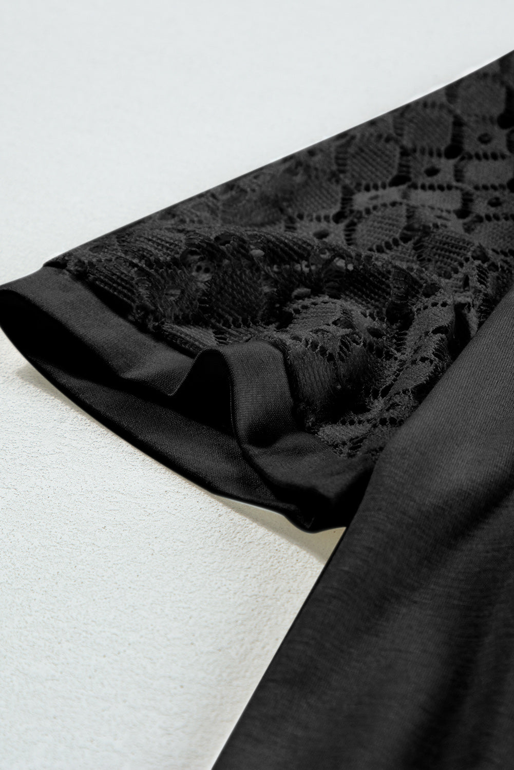 Блуза с къси бродирани ръкави