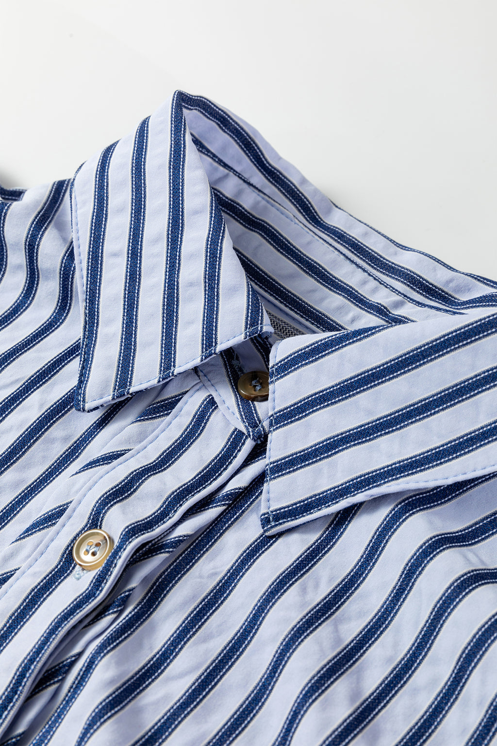 яка на дамска риза на синьо райе