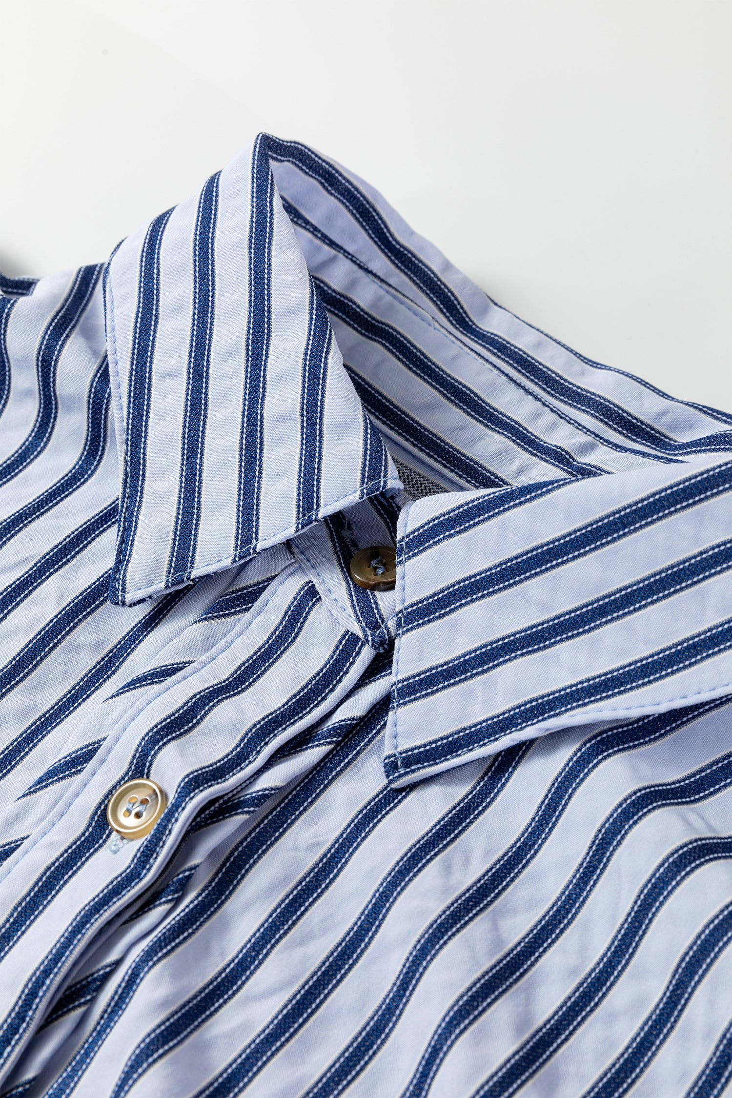 яка на дамска риза на синьо райе