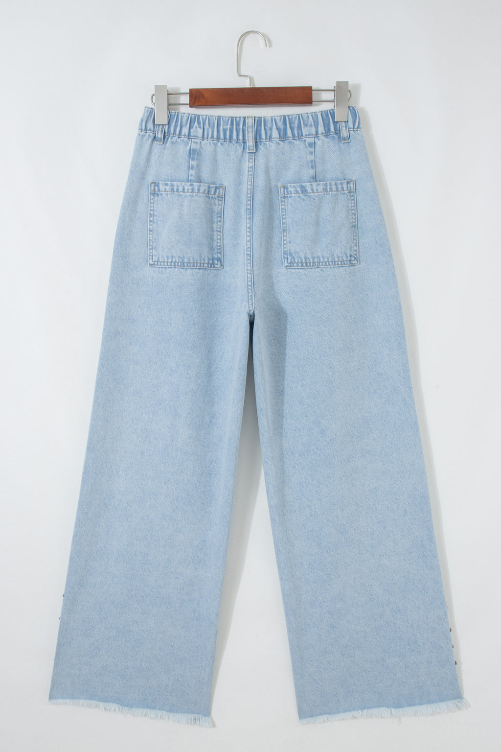 Jeans with slits and eyelets 