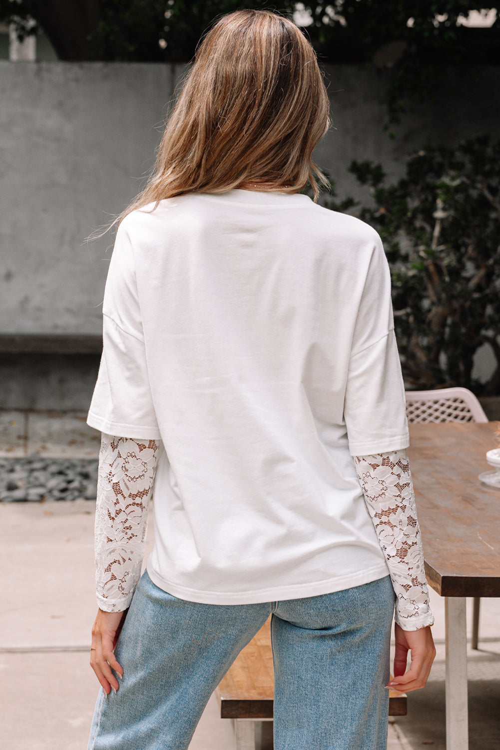 T-shirt with lace sleeves 